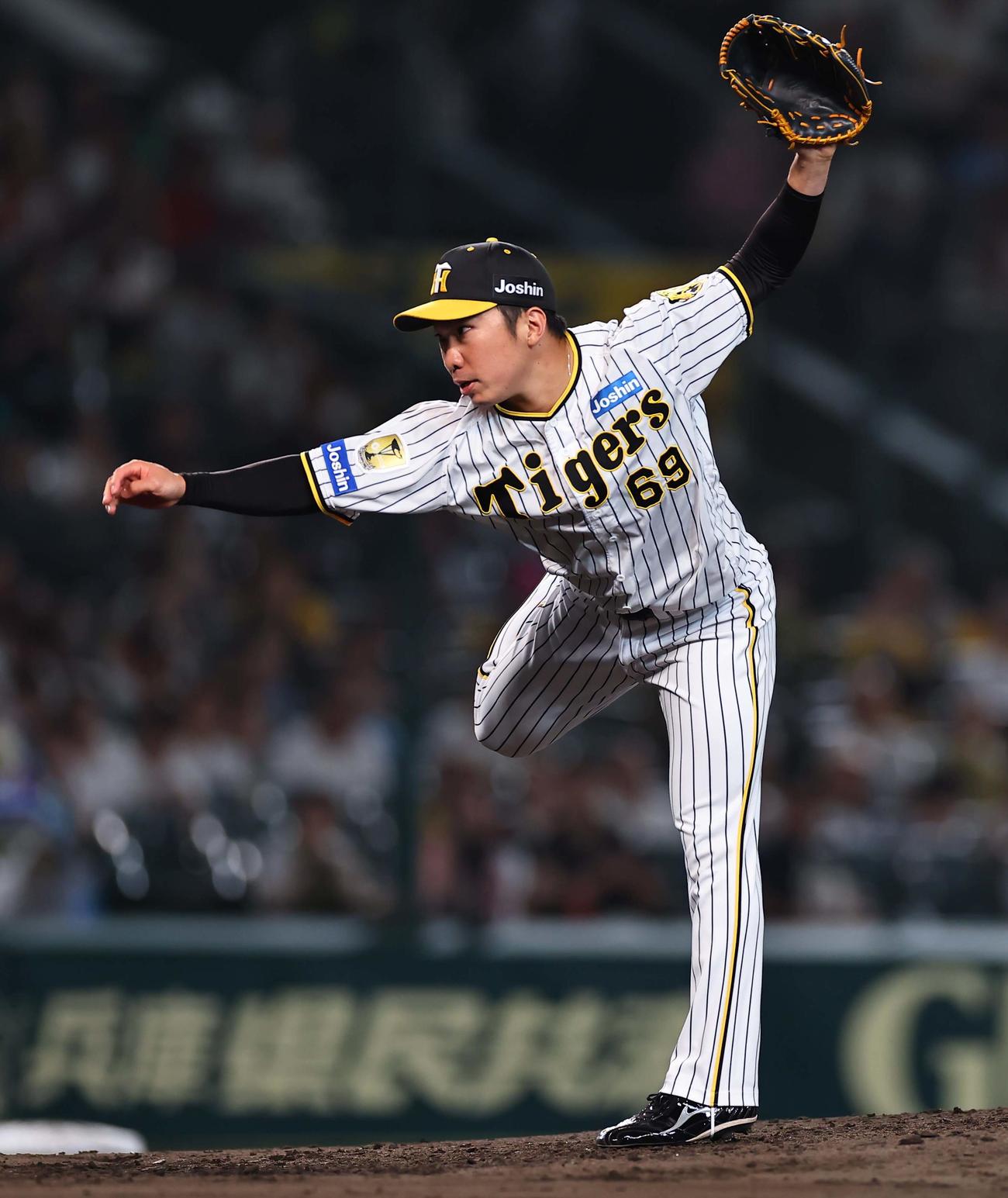 阪神対ヤクルト　阪神2番手の石井（撮影・上田博志）