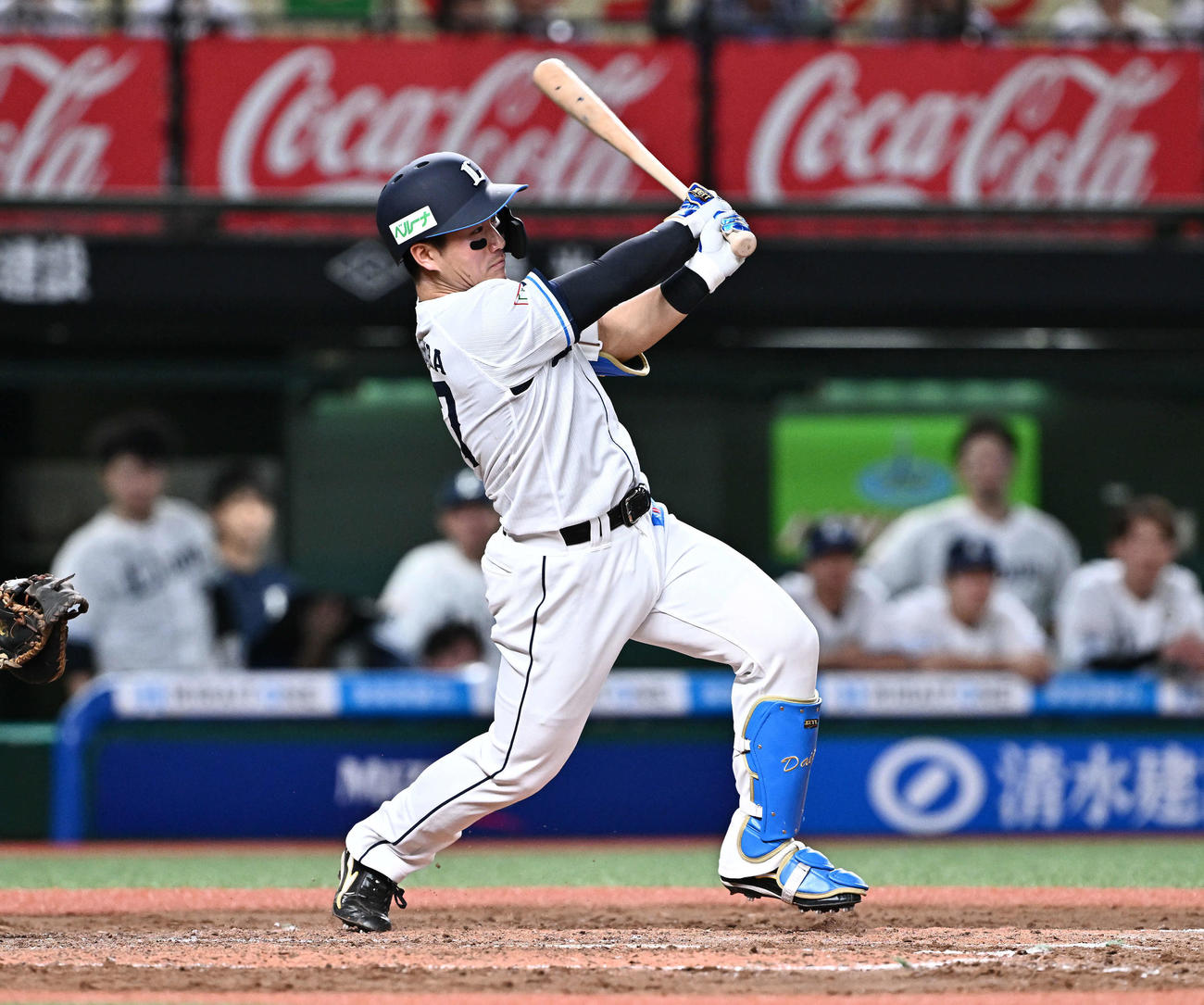 西武対日本ハム　4回裏西武2死一、二塁、野村大は移籍後初の安打となる中前打を放つ（撮影・滝沢徹郎）