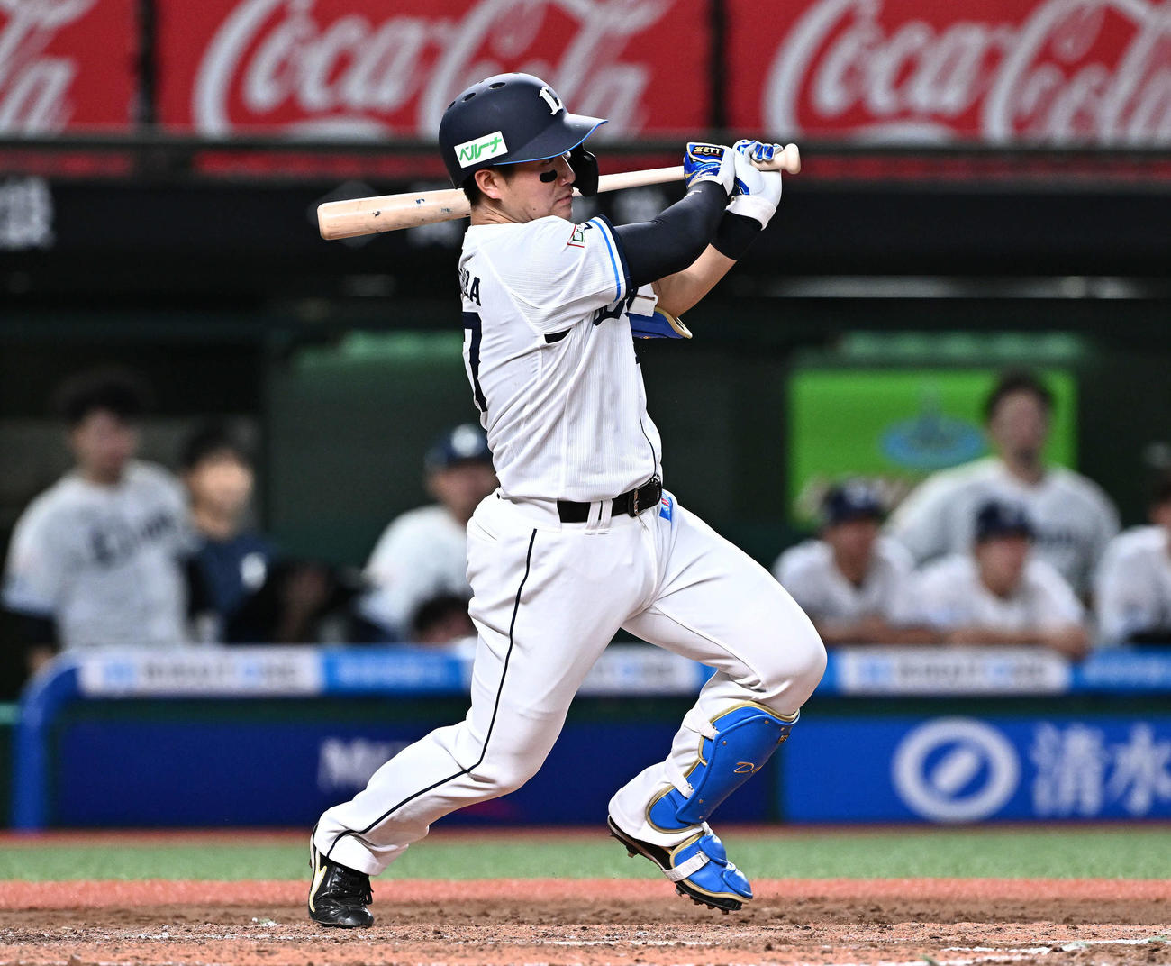 西武対日本ハム　4回裏西武2死一、二塁、野村大は移籍後初の安打となる中前打を放つ（撮影・滝沢徹郎）