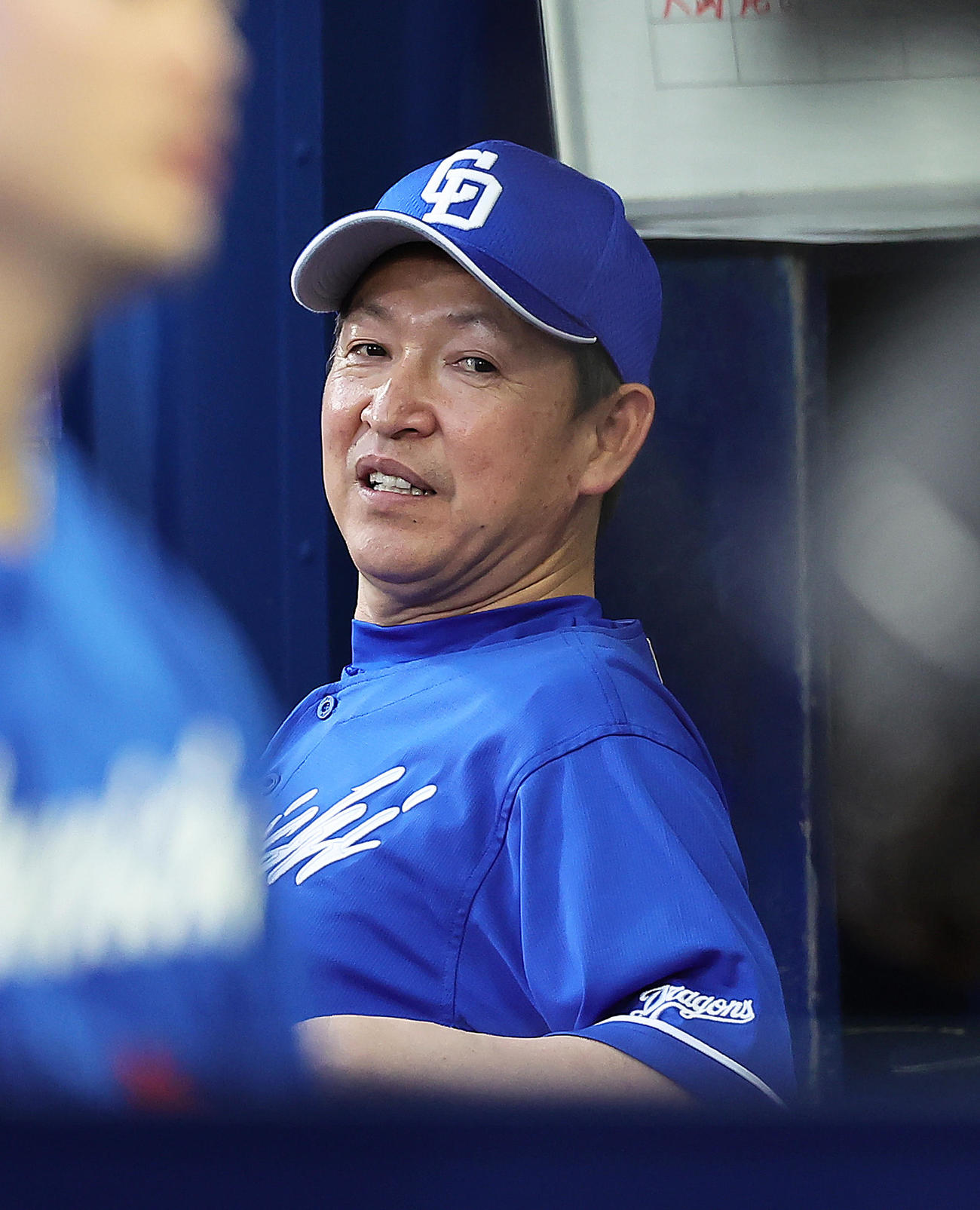 10日、DeNA対中日　戦況を見つめる中日立浪監督（撮影・足立雅史）