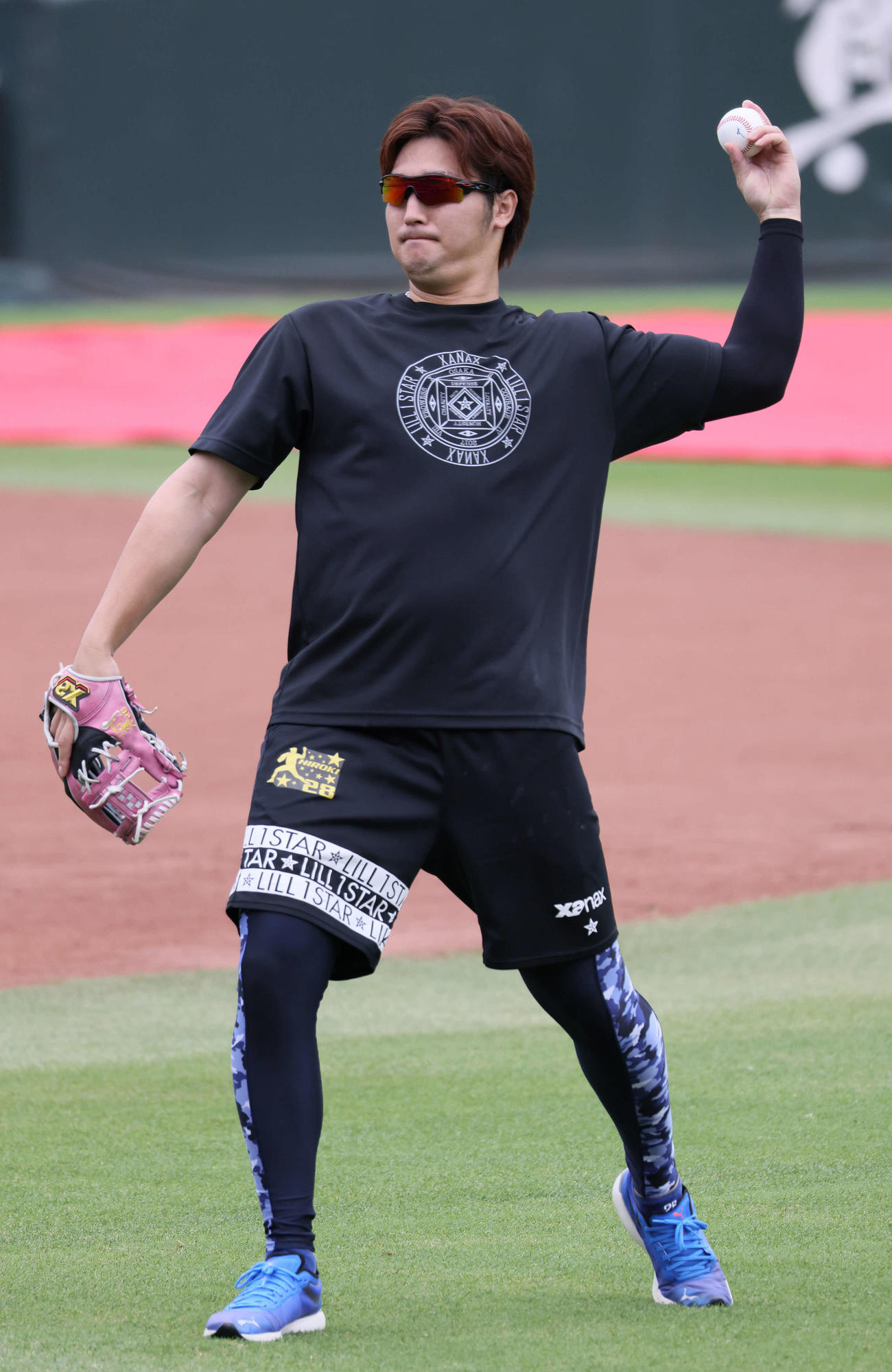 投手指名練習で、キャッチボールをする広島床田（撮影・加藤孝規）
