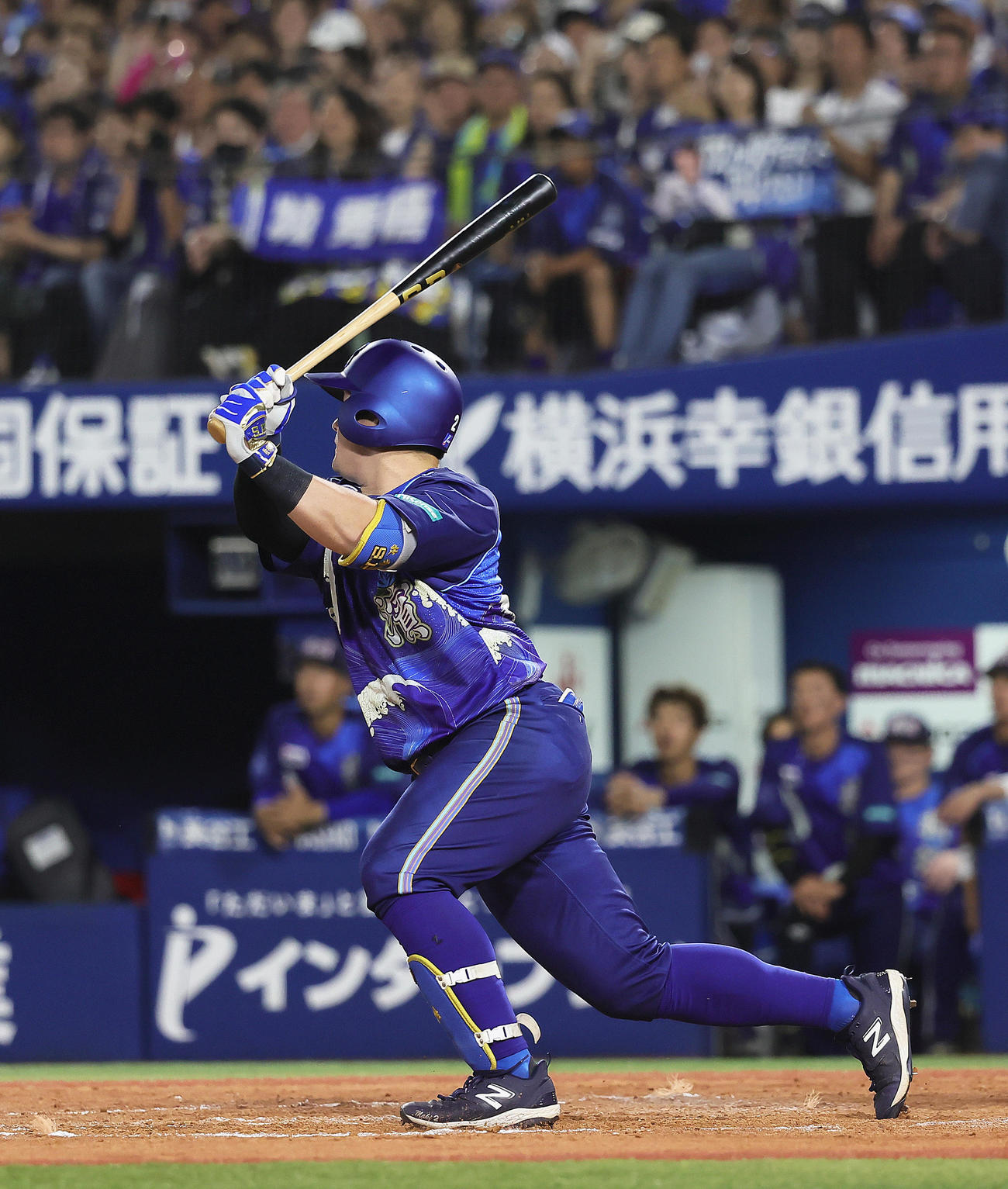 DeNA対中日　9回裏DeNA2死一塁、牧は右前適時打を放つ（撮影・足立雅史）