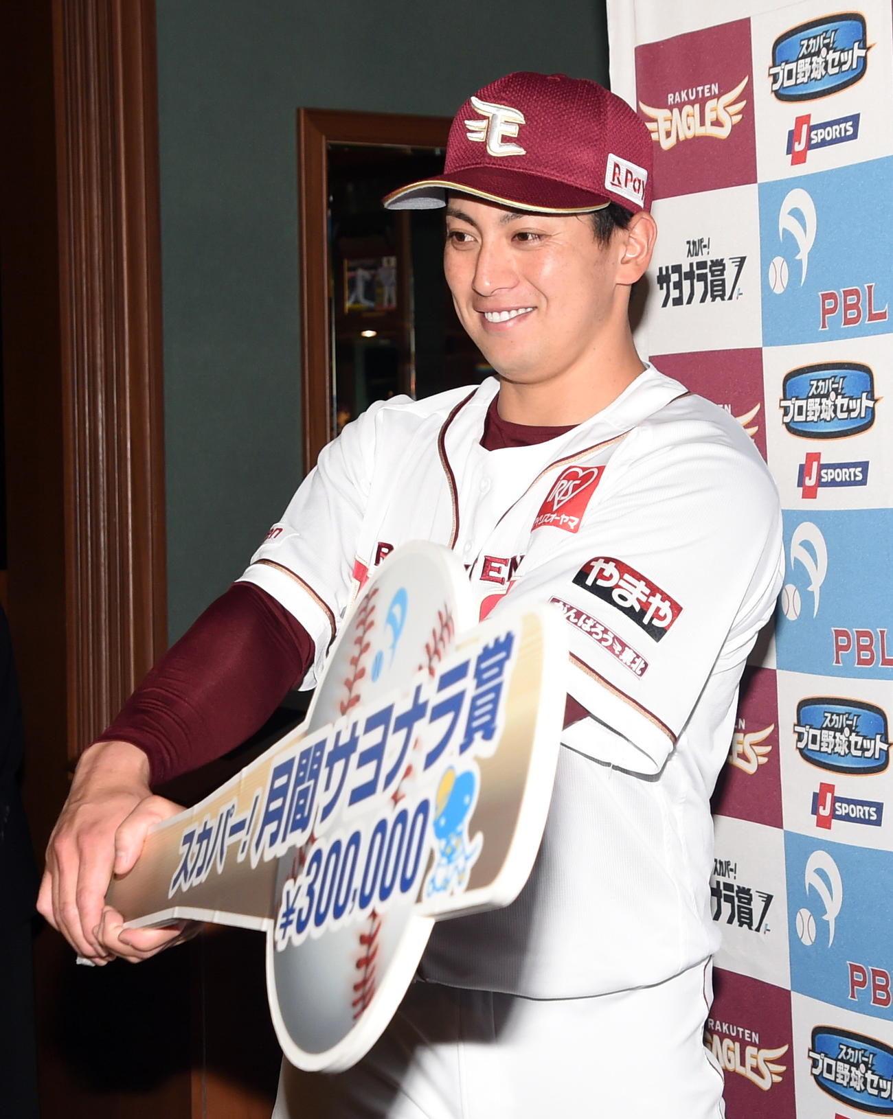 6月度の「スカパー！　サヨナラ賞」を受賞した楽天小郷（撮影・山田愛斗）