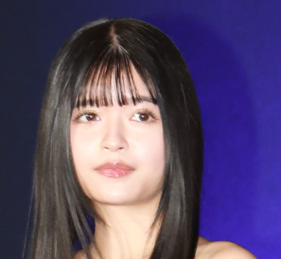 景井ひな（23年11月撮影）