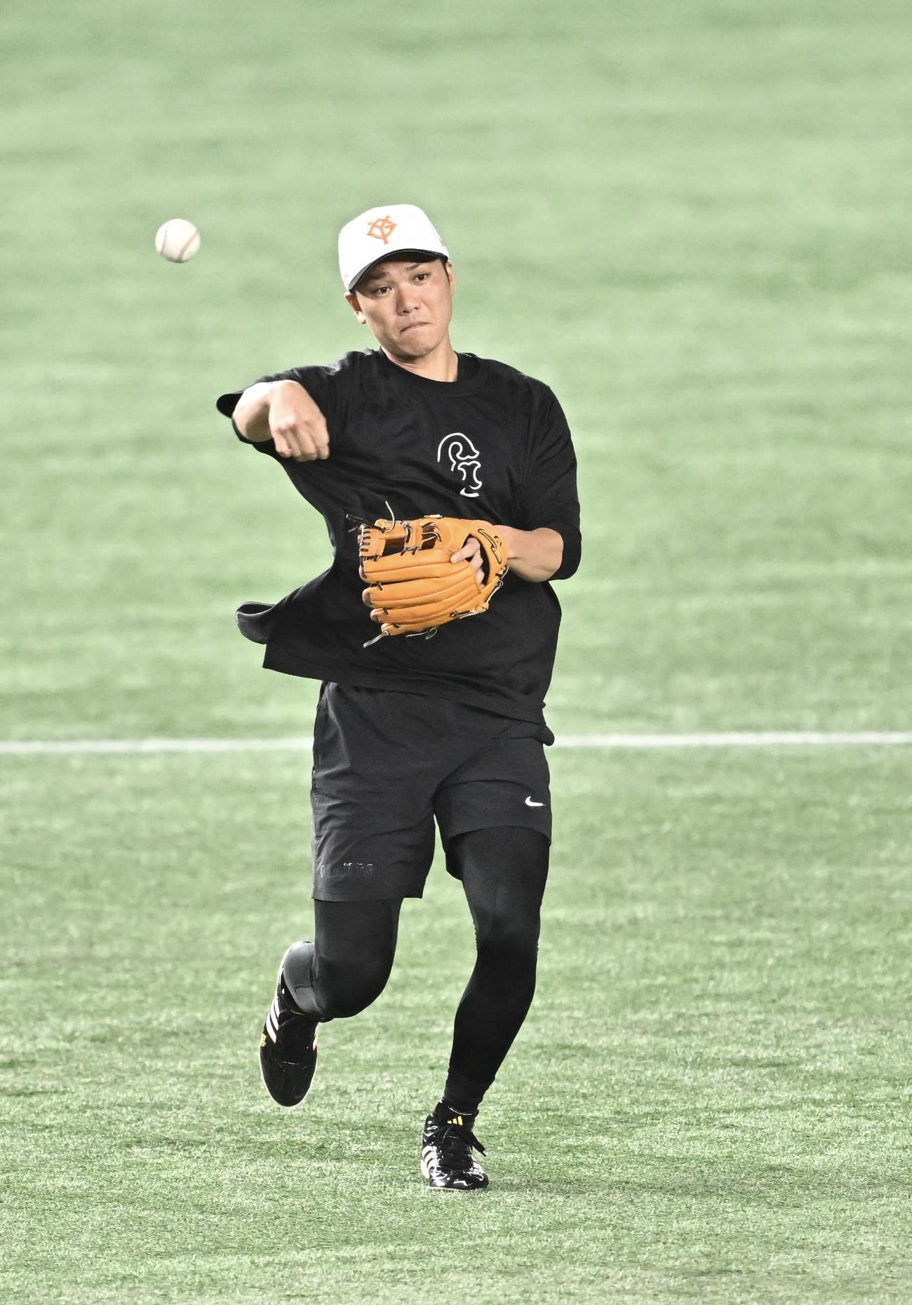 巨人対DeNA  1軍に合流し守備練習する巨人坂本（撮影・滝沢徹郎）