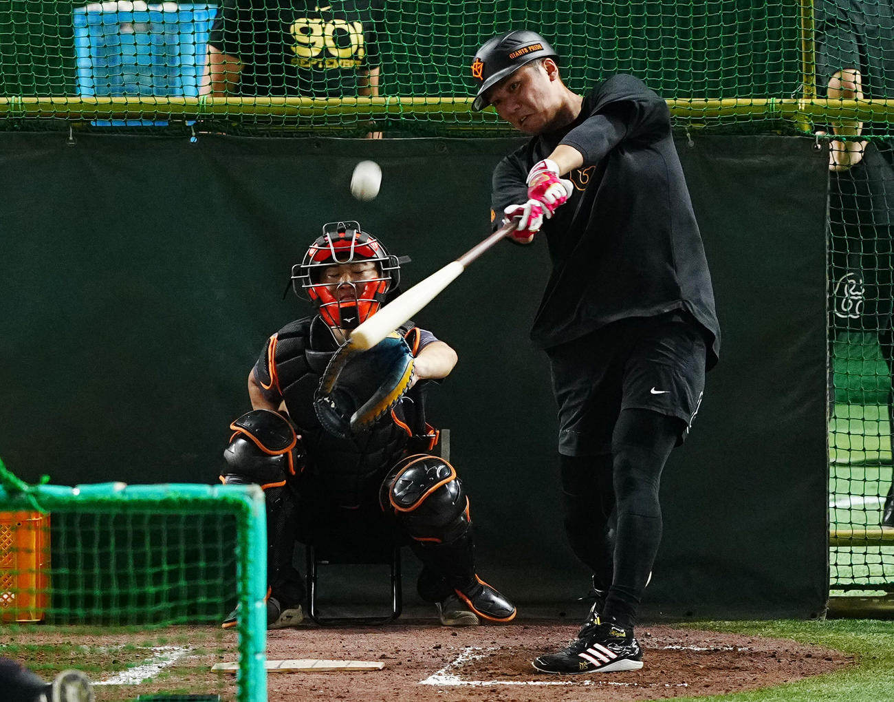 巨人対DeNA　試合前、フリー打撃を行う巨人坂本（撮影・垰建太）