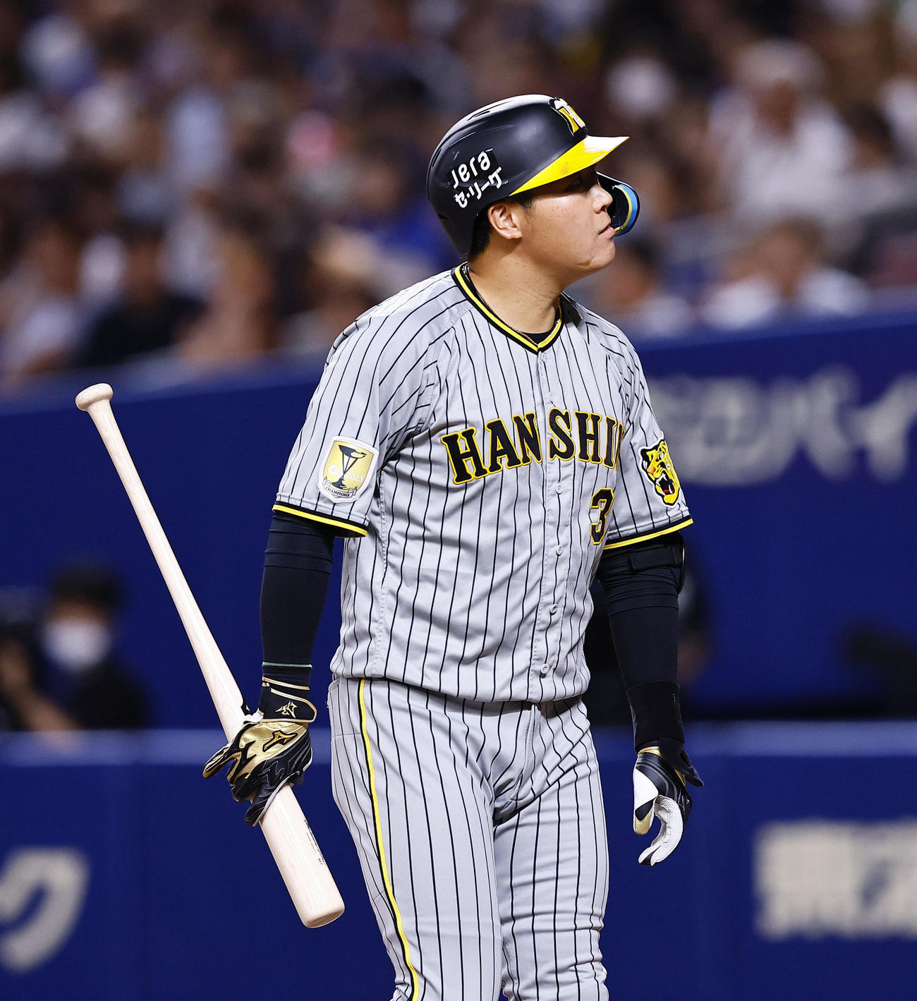 中日対阪神　4回表阪神1死二、三塁、空振り三振に倒れる大山（撮影・藤尾明華）