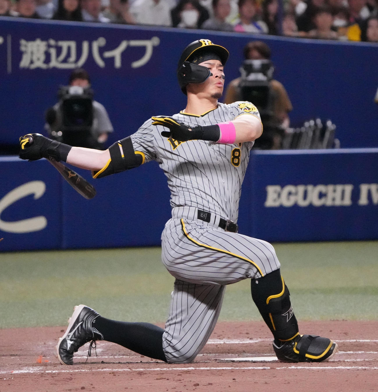 中日対阪神　4回表阪神2死二、三塁、三振に倒れる佐藤輝（撮影・森本幸一）