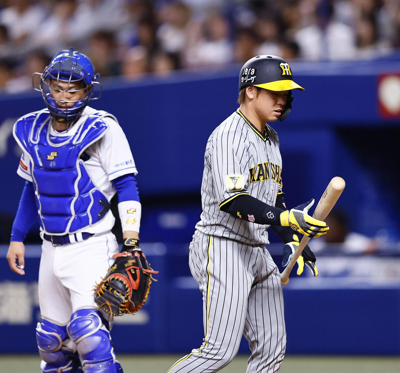 中日対阪神　5回表阪神1死、見逃し三振に倒れる梅野（撮影・藤尾明華）
