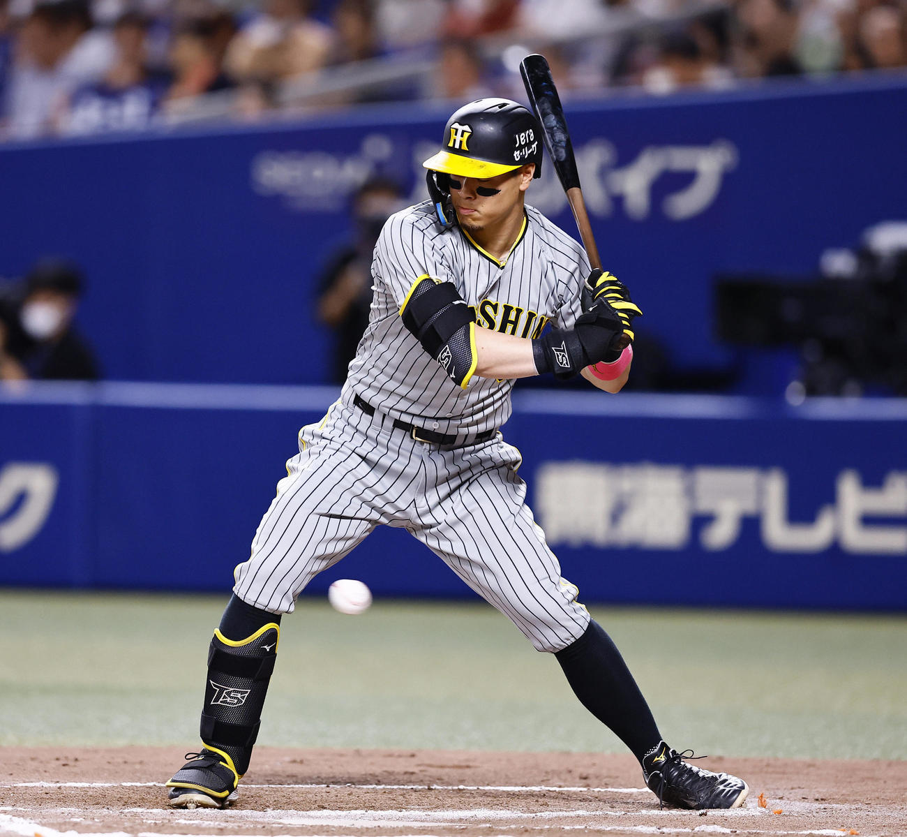 中日対阪神　7回表阪神2死、見逃し三振に倒れる佐藤輝（撮影・藤尾明華）
