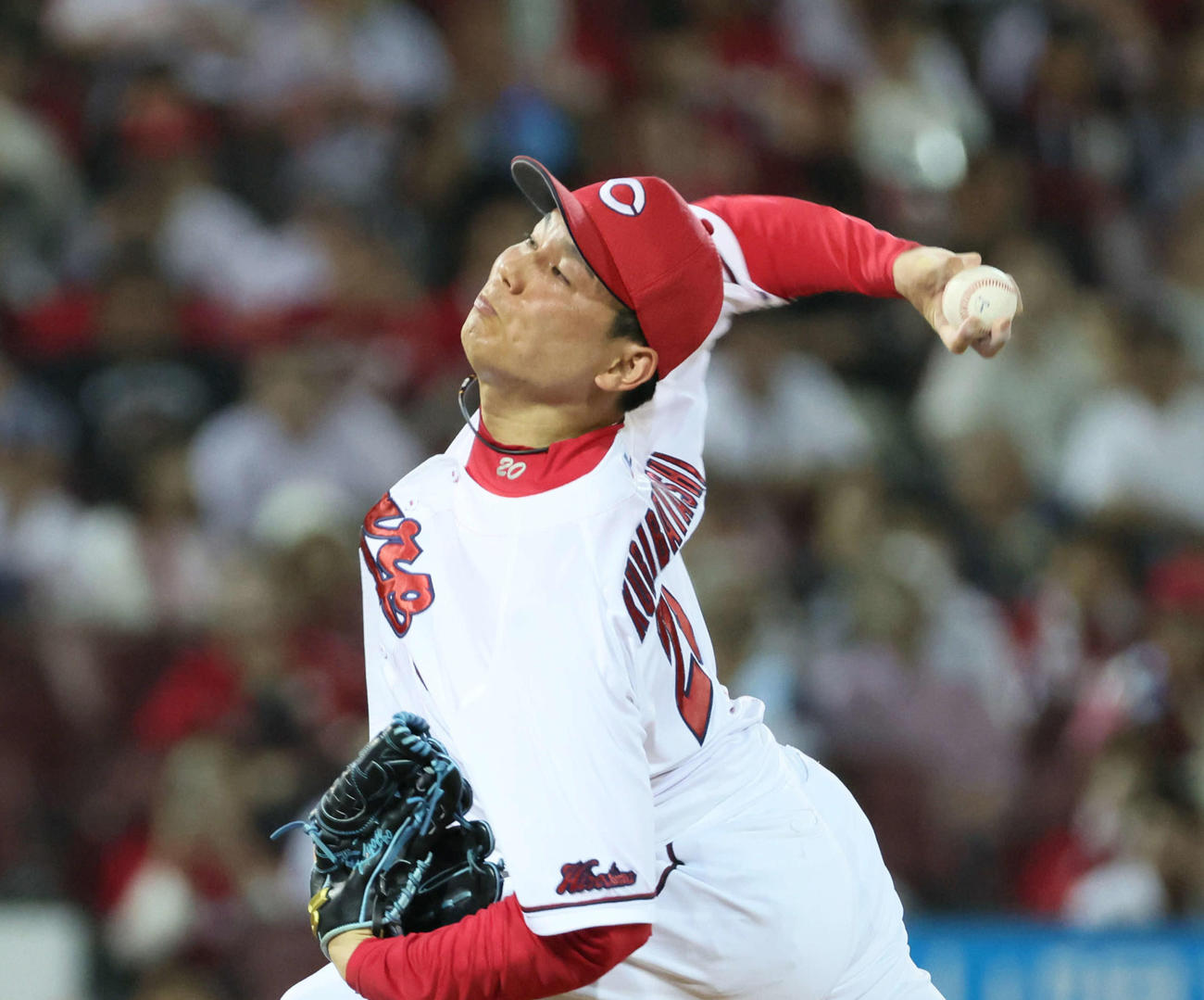 広島対ヤクルト　9回表ヤクルト、広島抑えの栗林（撮影・加藤孝規）