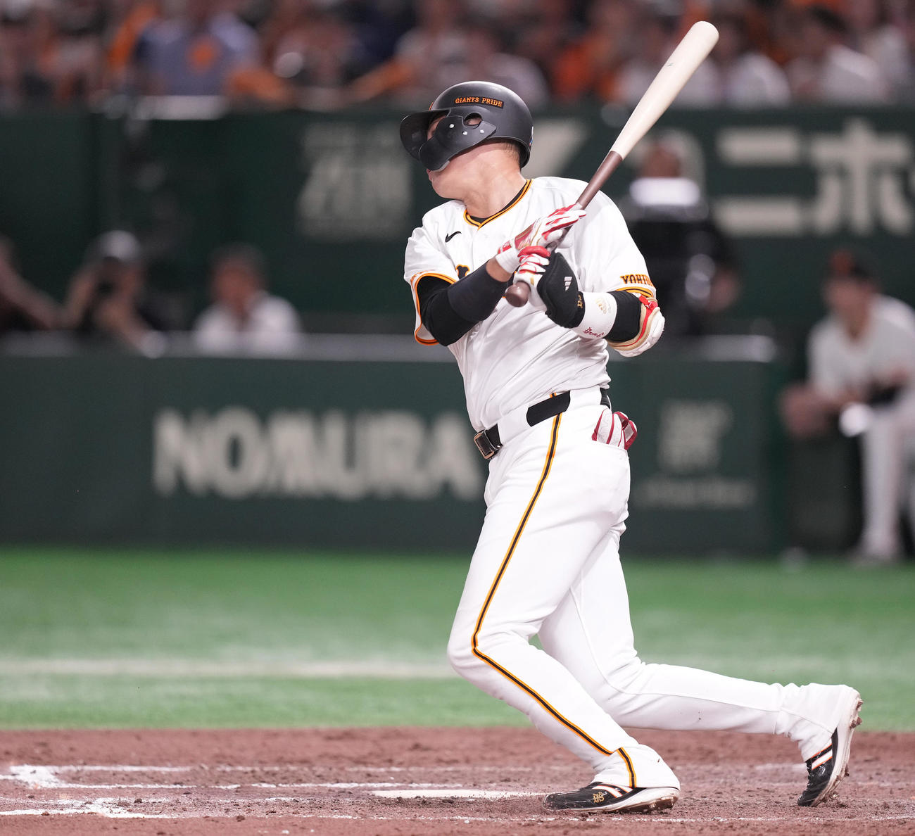 巨人対DeNA 9回裏巨人無死二塁、二ゴロに倒れる坂本（撮影・鈴木みどり）