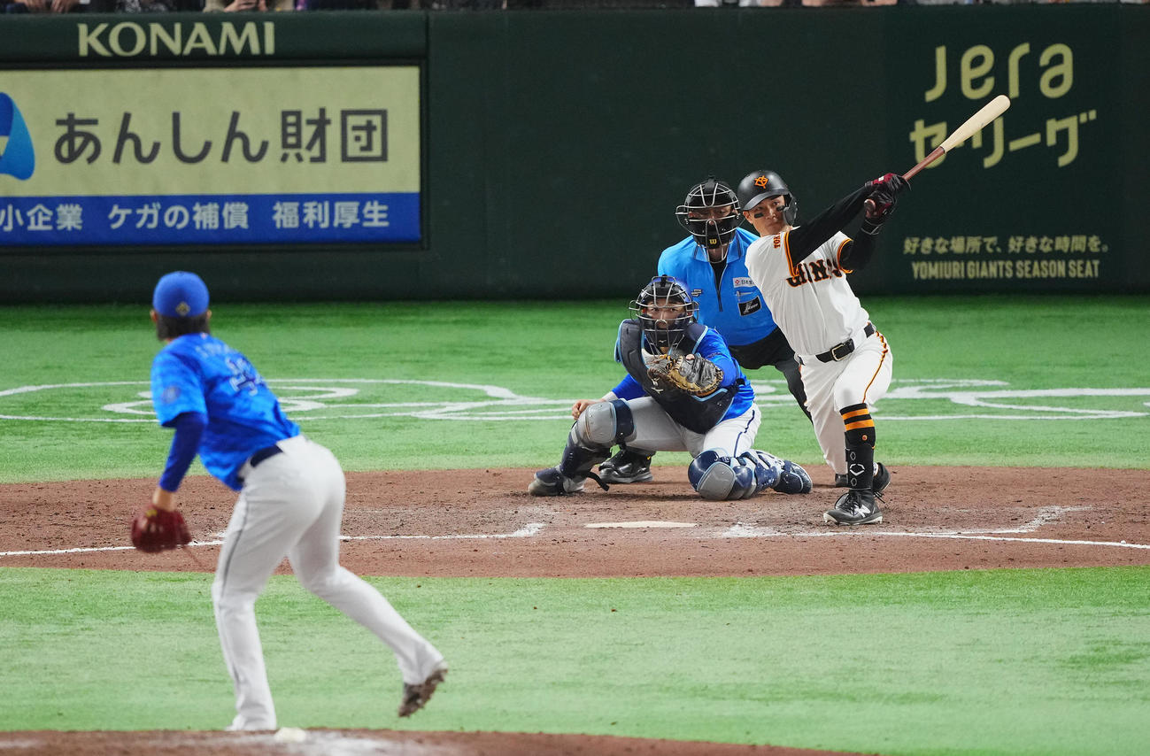 巨人対DeNA 9回裏巨人1死三塁、サヨナラ適時打を放つ若林（撮影・垰建太）