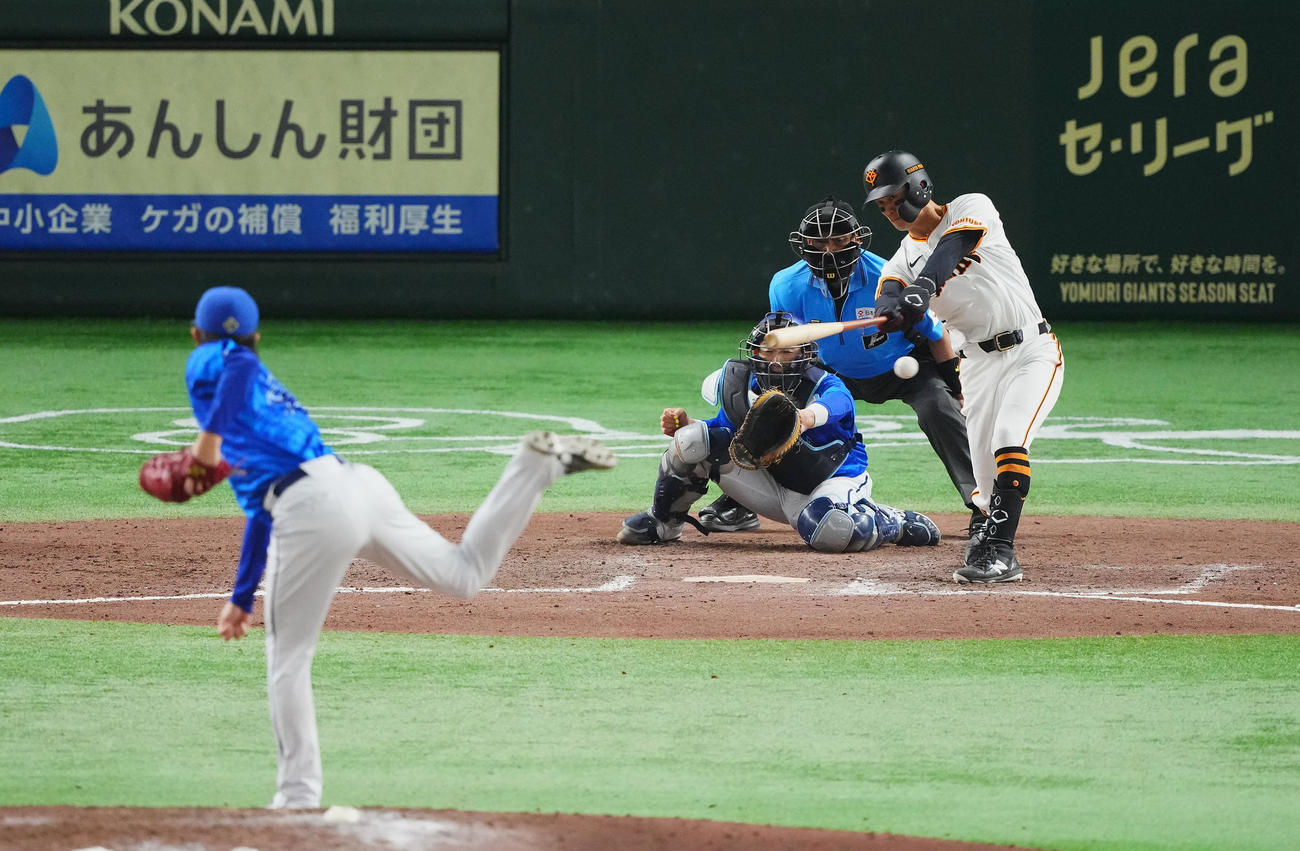 巨人対DeNA 9回裏巨人1死三塁、サヨナラ適時打を放つ若林（撮影・垰建太）