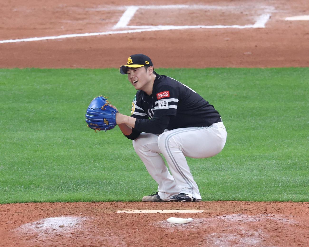 日本ハム対ソフトバンク　10回裏日本ハム1死、石井に本塁打を浴びる松本裕（撮影・黒川智章）