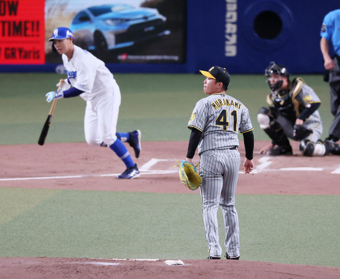 中日対阪神　2回裏中日無死二塁、村上は高橋周に右適時二塁打を打たれ失点（撮影・加藤哉）