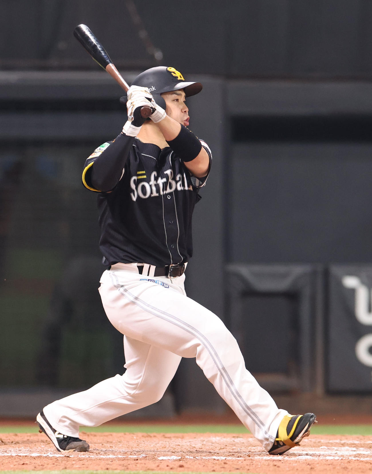 日本ハム対ソフトバンク　12回表ソフトバンク2死満塁、近藤は勝ち越しとなる中前適時打を放つ（撮影・佐藤翔太）