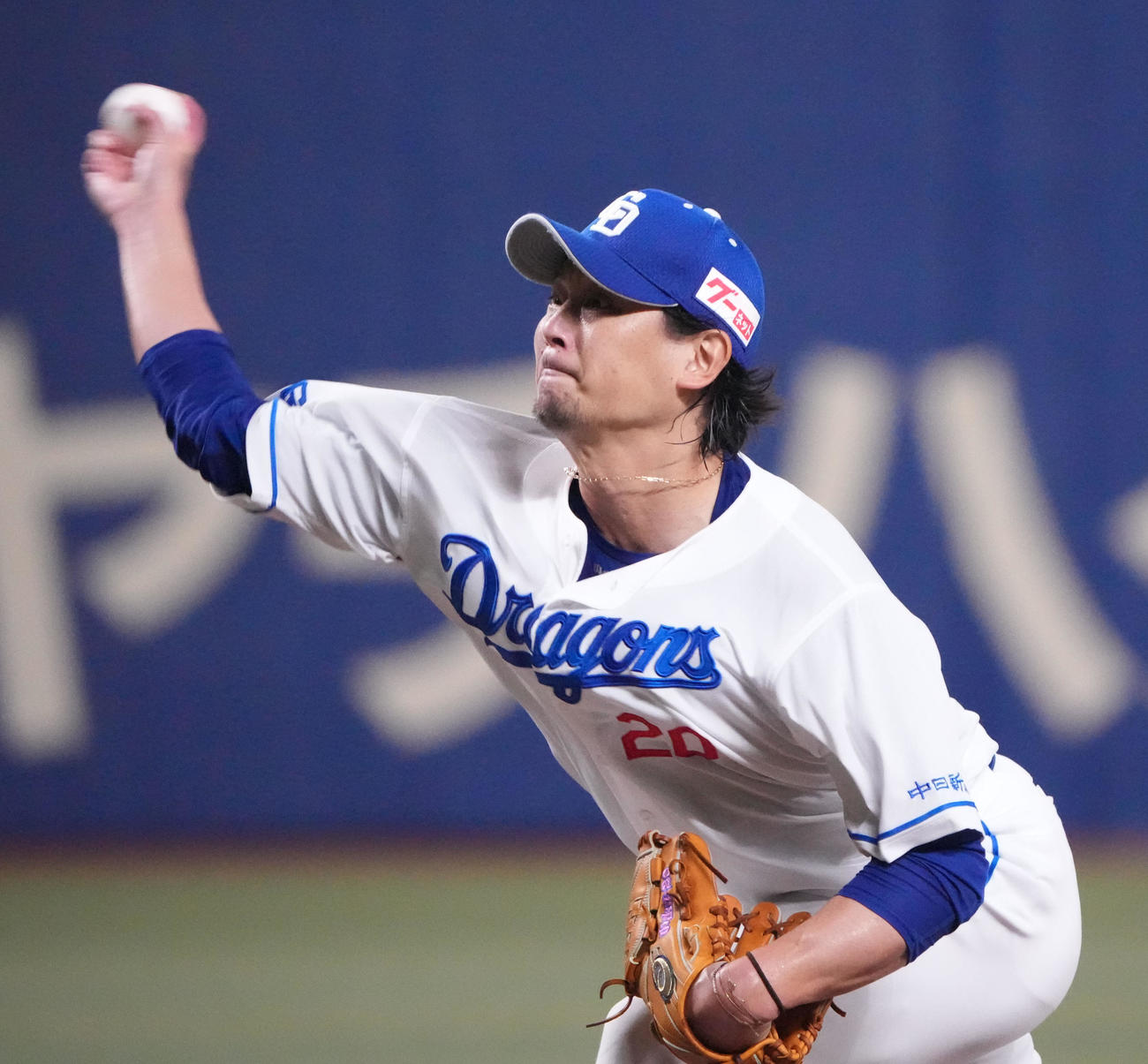 中日対阪神　1回表、登板する中日先発の涌井（撮影・森本幸一）