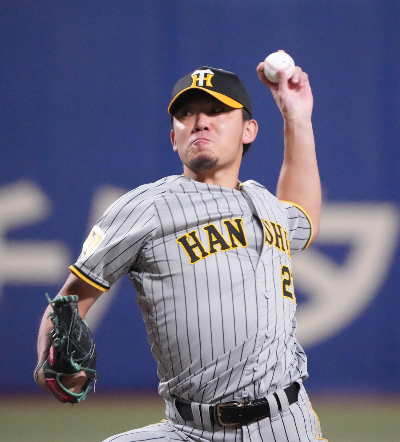 中日対阪神　1回裏、登板する阪神先発の伊藤将（撮影・森本幸一）