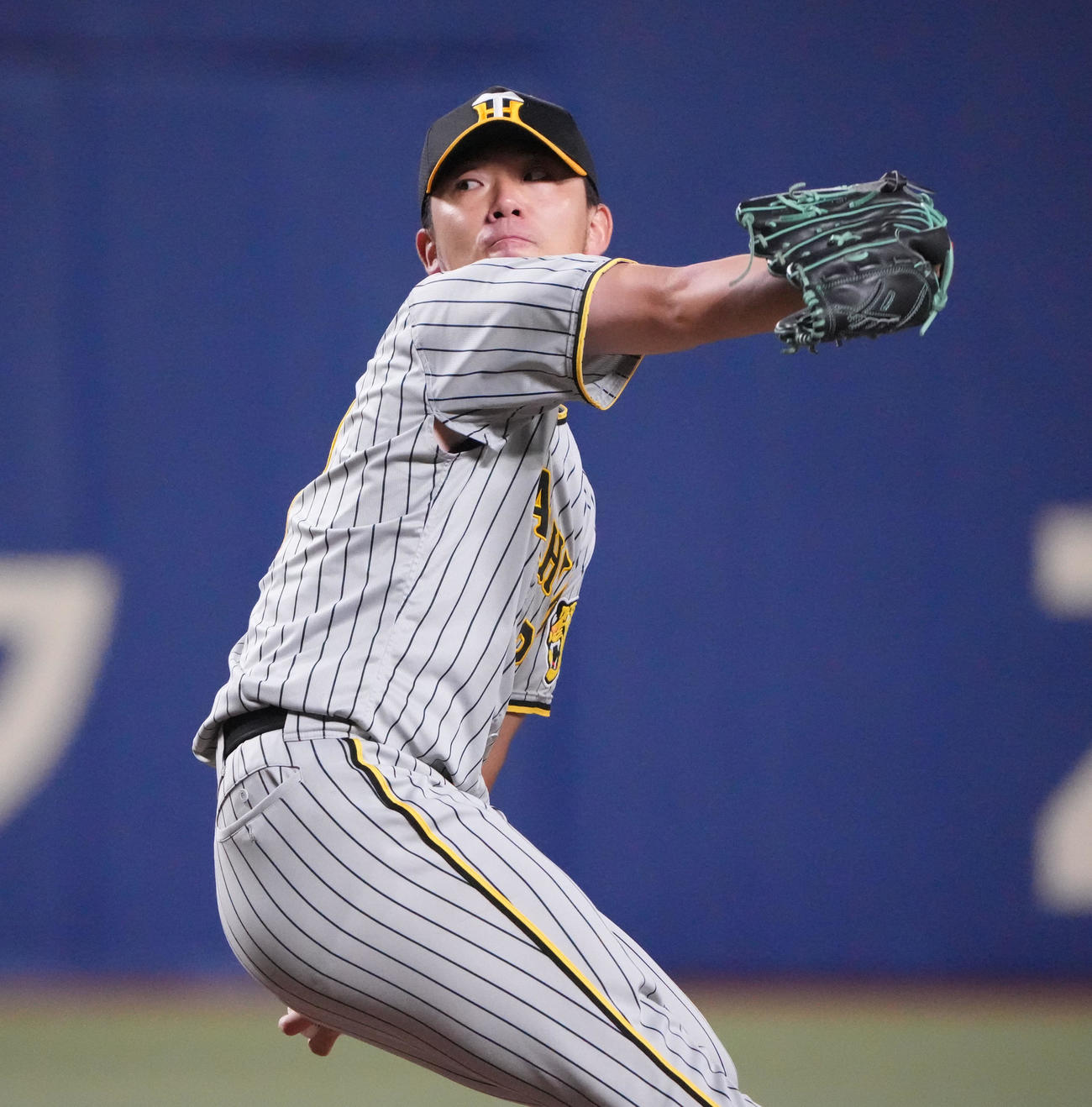 中日対阪神　1回裏、登板する阪神先発の伊藤将（撮影・森本幸一）