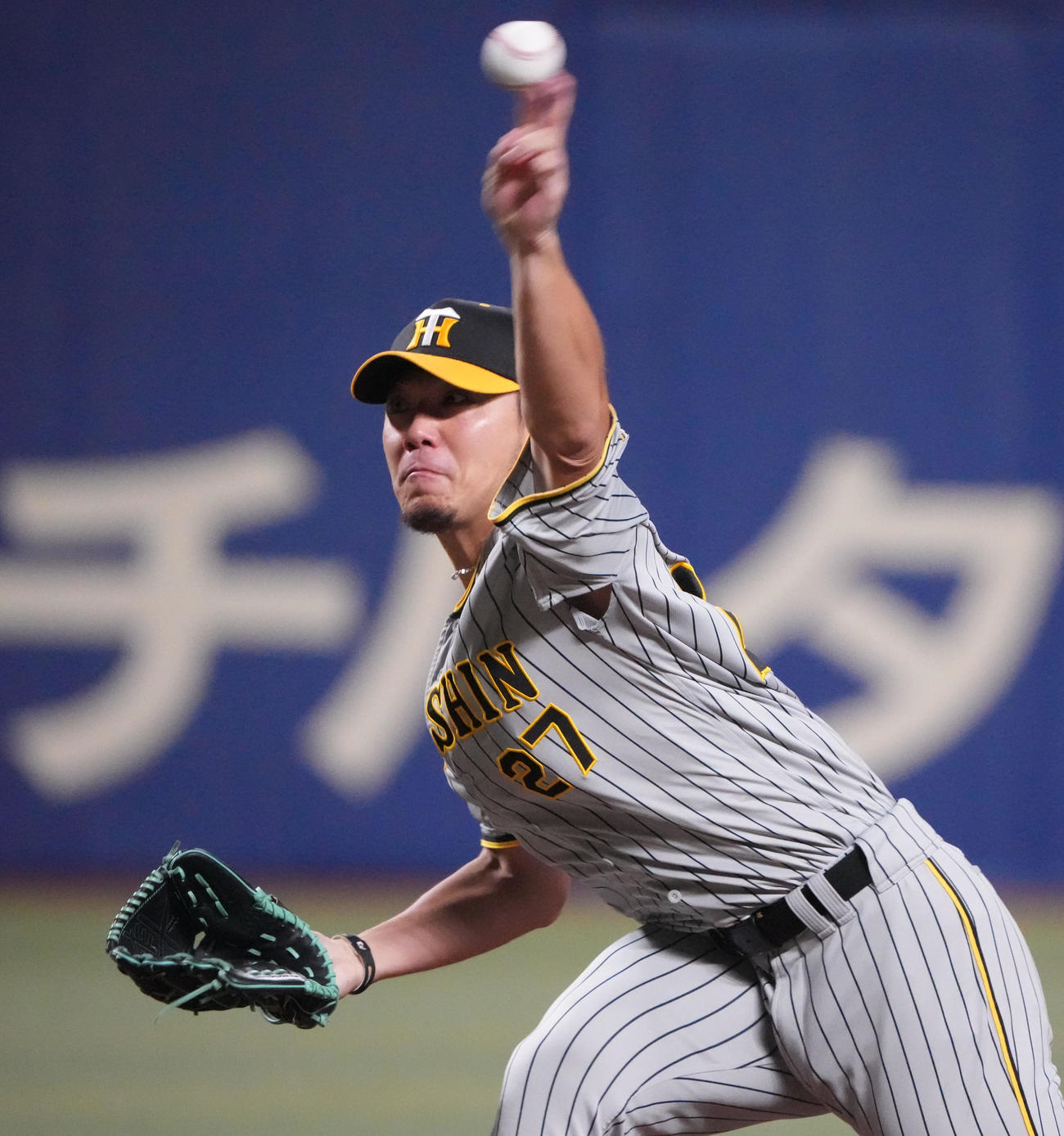 中日対阪神　1回裏、登板する阪神先発の伊藤将（撮影・森本幸一）