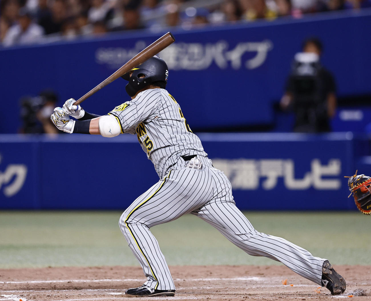 中日対阪神　4回表阪神2死満塁、渡辺諒は右前に適時打を放つ（撮影・藤尾明華）