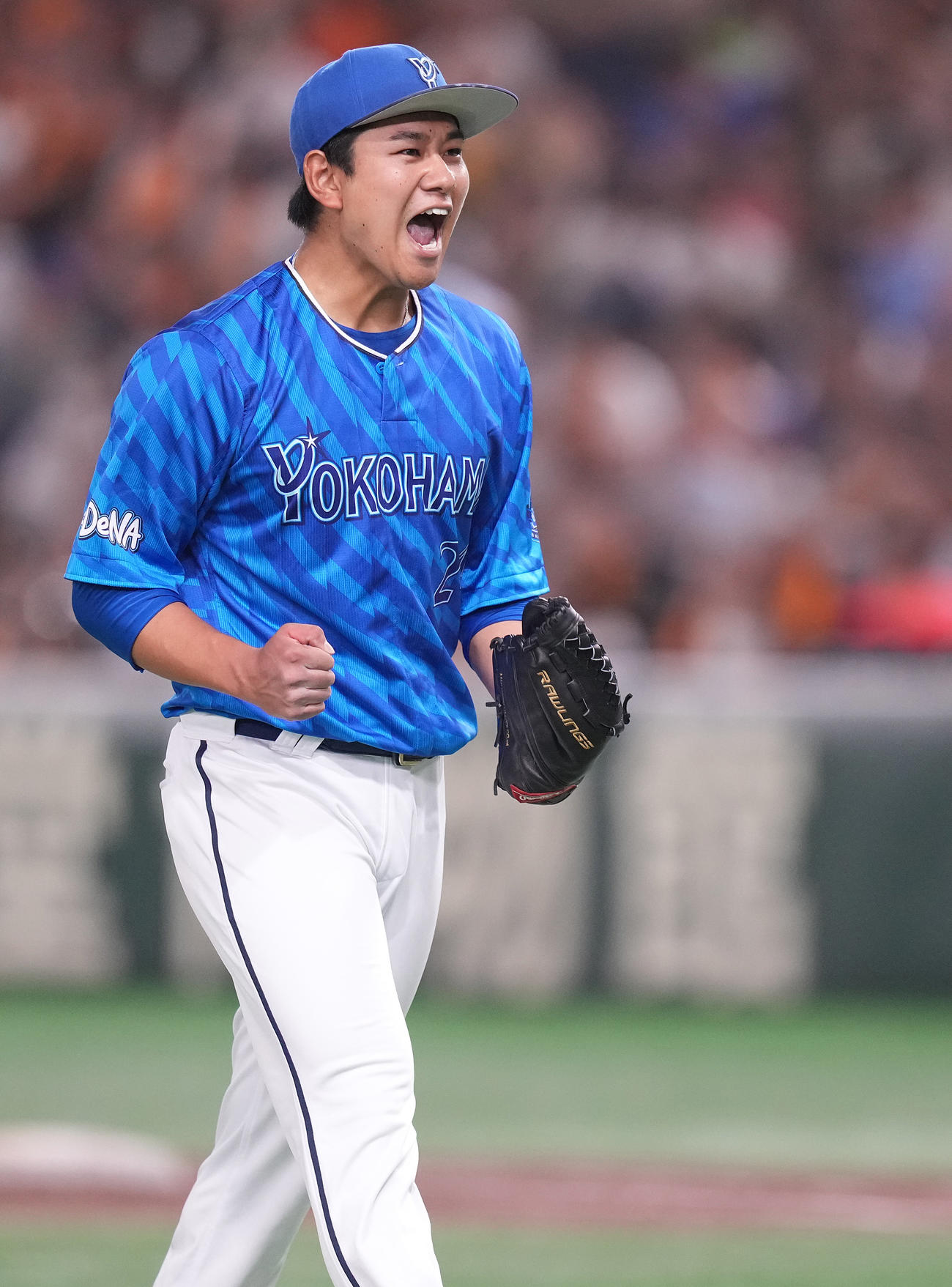 巨人対DeNA 5回裏巨人2死、吉川を左飛に仕留め、ガッツポーズする吉野（撮影・鈴木みどり）