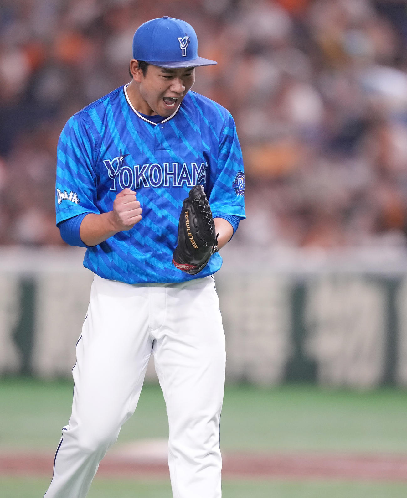 巨人対DeNA 5回裏巨人2死、吉川を左飛に仕留め、ガッツポーズする吉野（撮影・鈴木みどり）