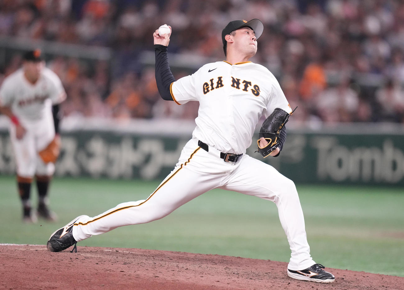 巨人対DeNA 9回表から3番手で登板した巨人平内（撮影・鈴木みどり）