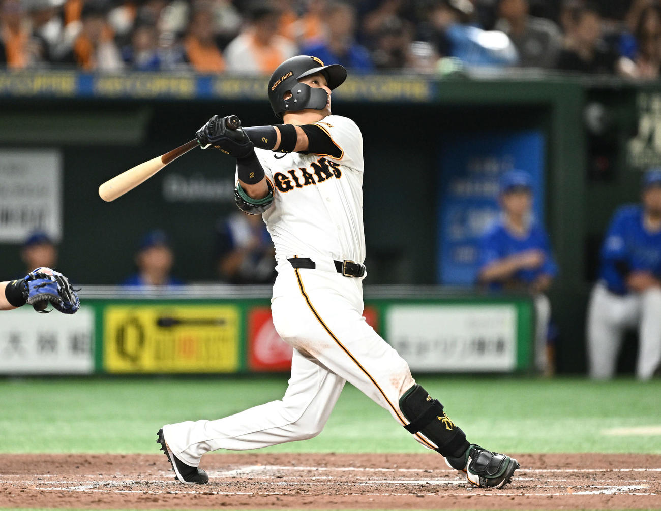 巨人対DeNA 3回裏巨人無死、吉川は右越えソロ本塁打を放つ（撮影・滝沢徹郎）