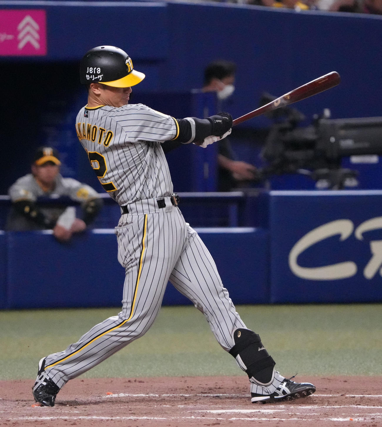 中日対阪神　4回表阪神1死一、二塁、左前打を放つ坂本（撮影・森本幸一）