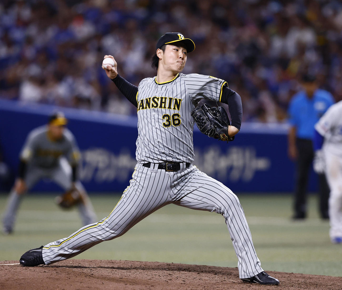 中日対阪神　5回裏中日無死一、二塁、4番手で登板した浜地（撮影・藤尾明華）