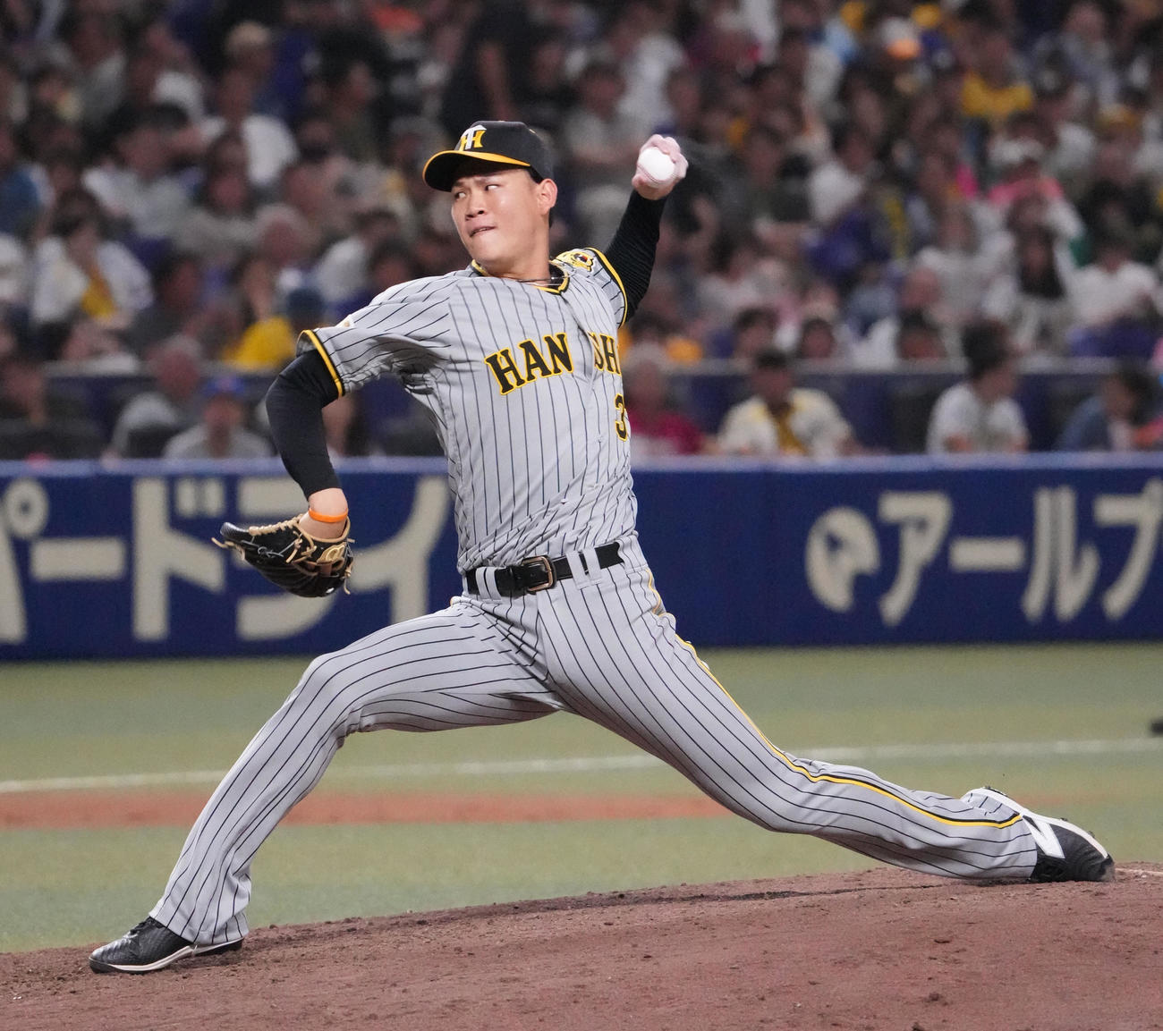 中日対阪神　7回裏、阪神5番手で登板する及川（撮影・森本幸一）