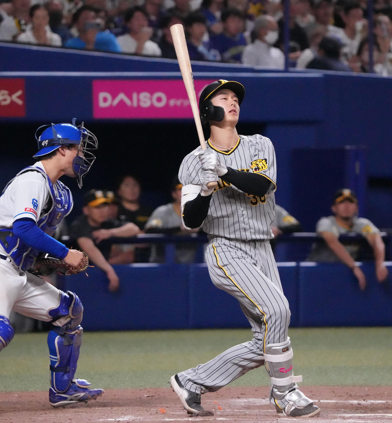 中日対阪神　9回表阪神2死二、三塁、三振に倒れる小幡（撮影・森本幸一）