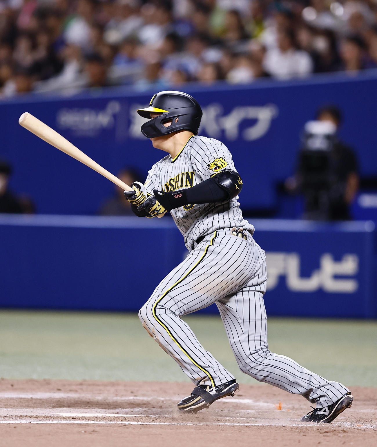 中日対阪神　9回表阪神1死一塁、大山は右前打を放つ（撮影・藤尾明華）