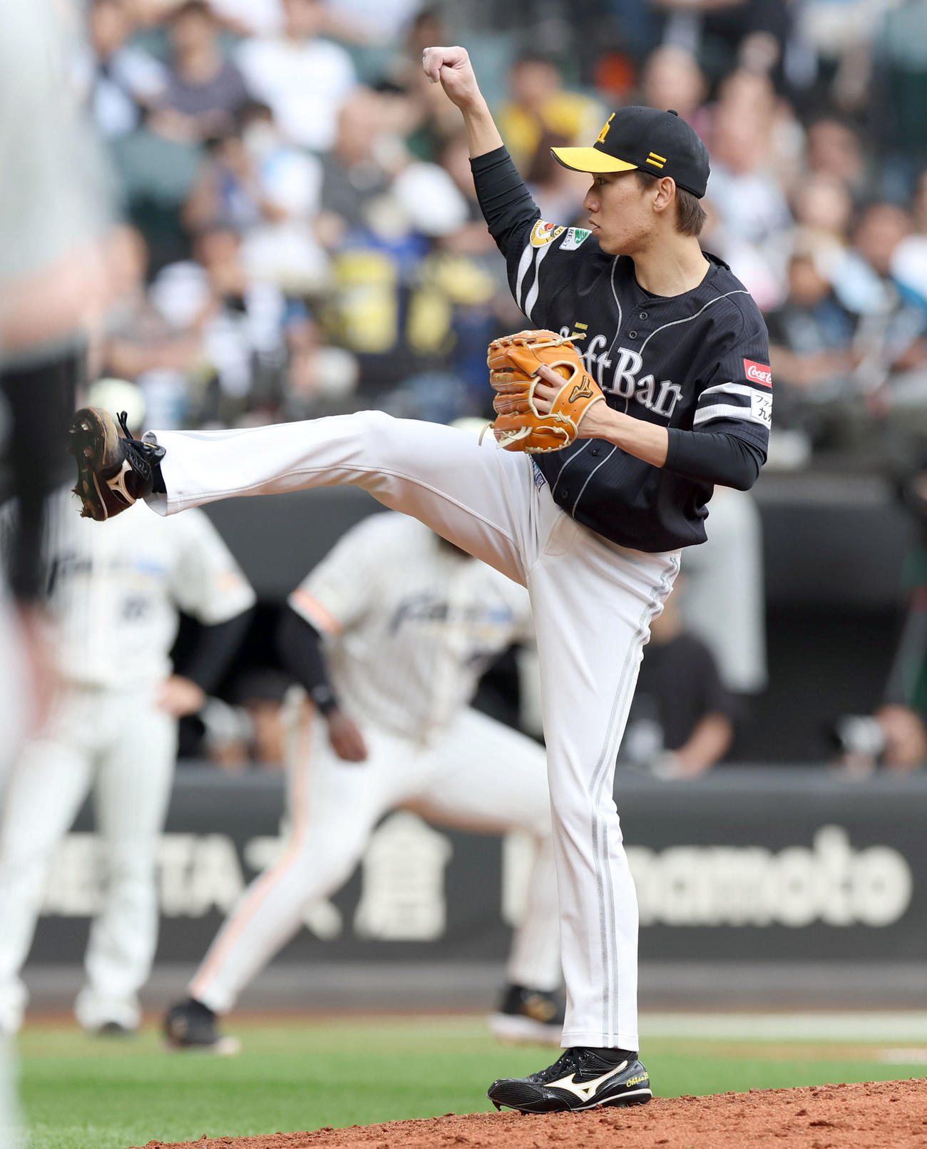 日本ハム対ソフトバンク　力投するソフトバンク大津（撮影・佐藤翔太）
