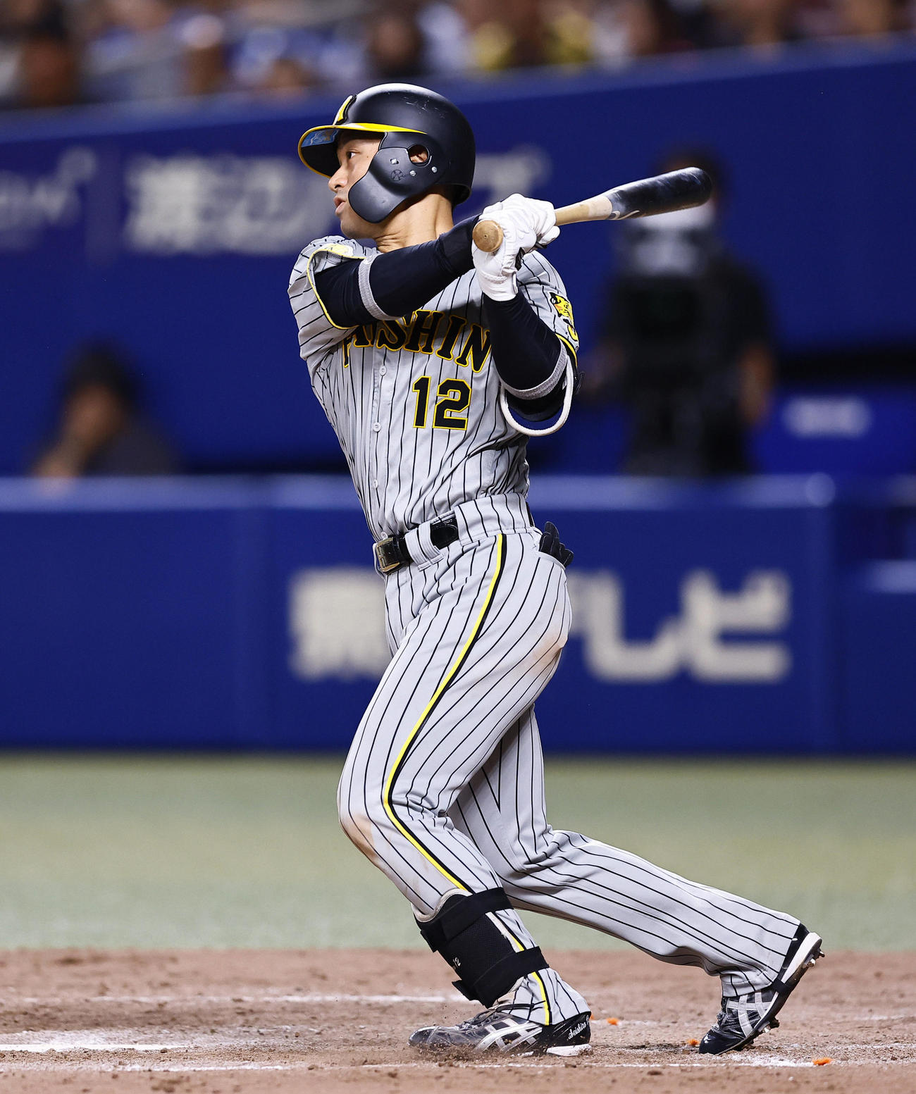 中日対阪神　5回表阪神2死一、二塁、坂本は中前に勝ち越しの適時打を放つ（撮影・藤尾明華）