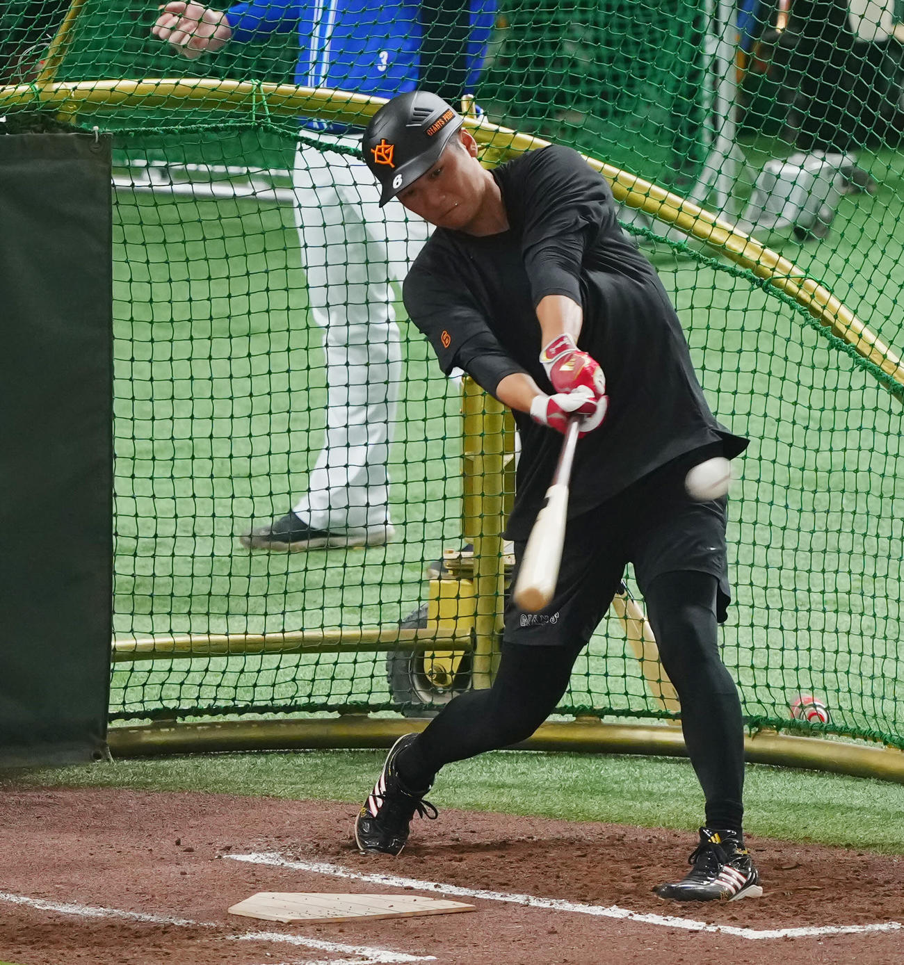 巨人対DeNA　試合前、打撃練習を行う巨人坂本（撮影・垰建太）