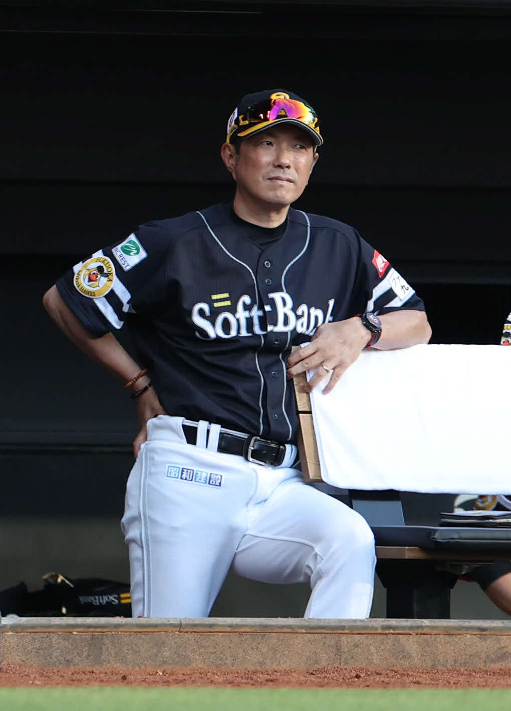 日本ハム対ソフトバンク　9回表、ベンチで険しい表情の小久保監督（撮影・佐藤翔太）