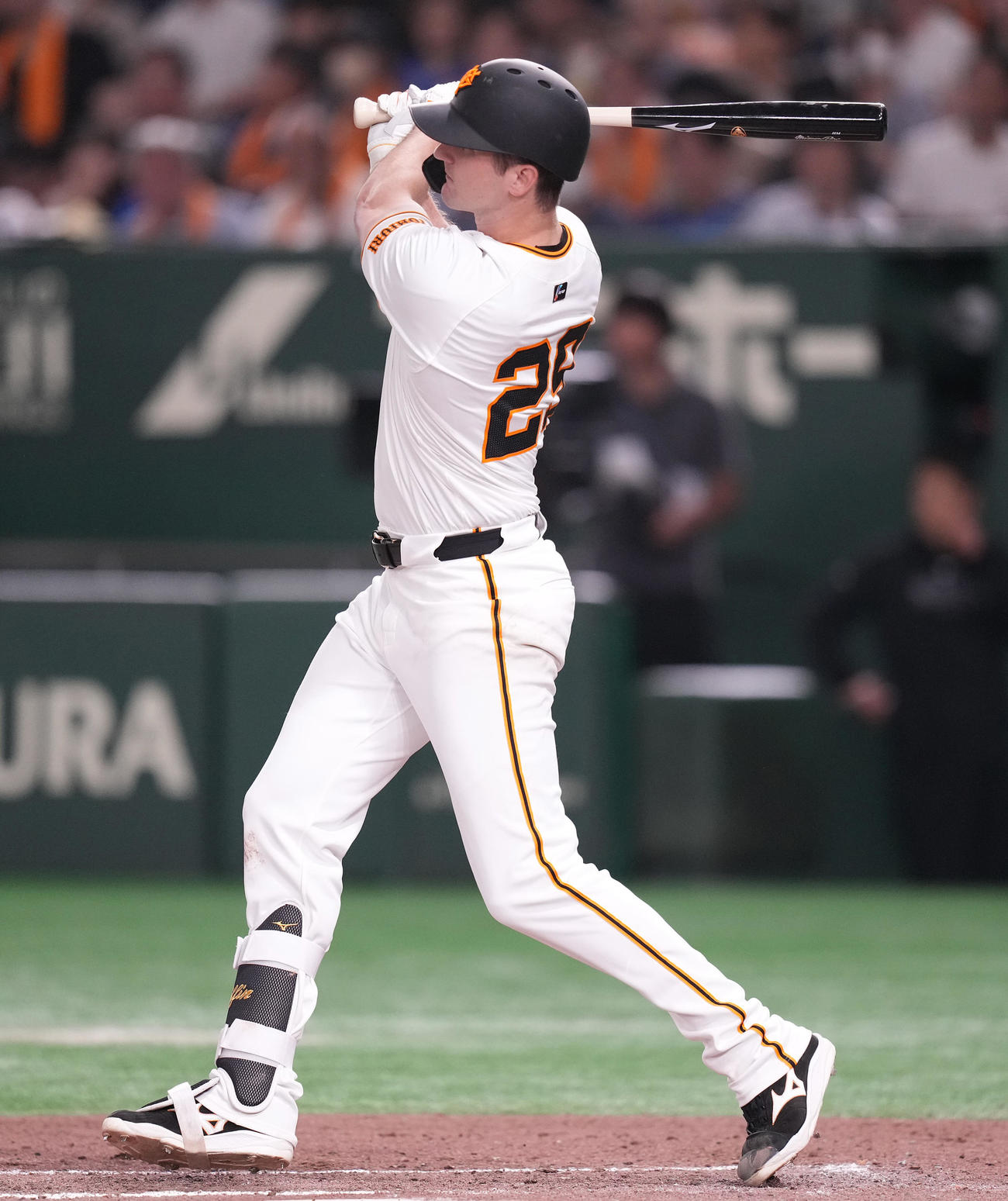 巨人対DeNA 6回裏巨人2死二塁、中適時二塁打を放つグリフィン（撮影・鈴木みどり）