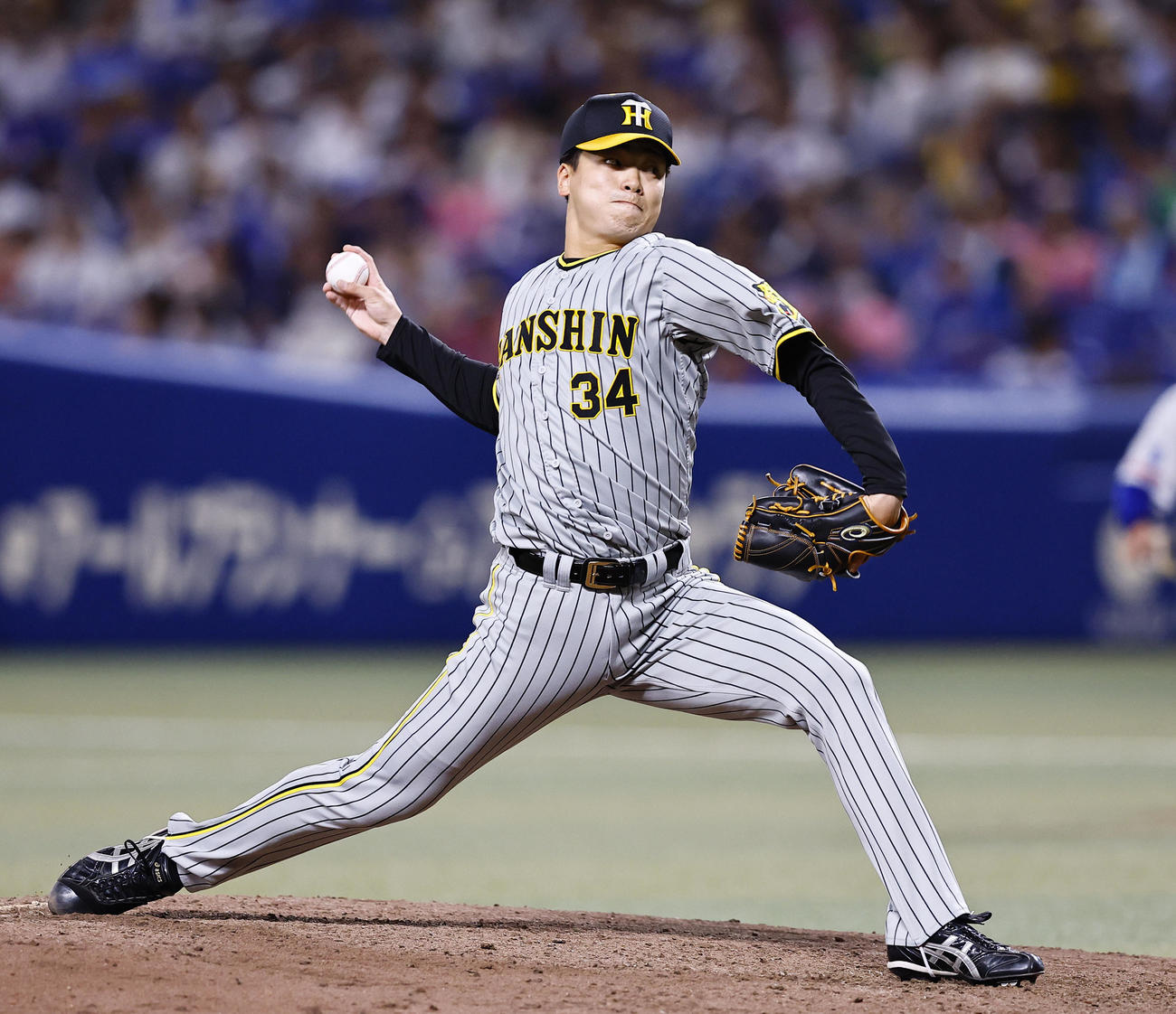 中日対阪神　5回、3番手で登板した阪神漆原（撮影・藤尾明華）