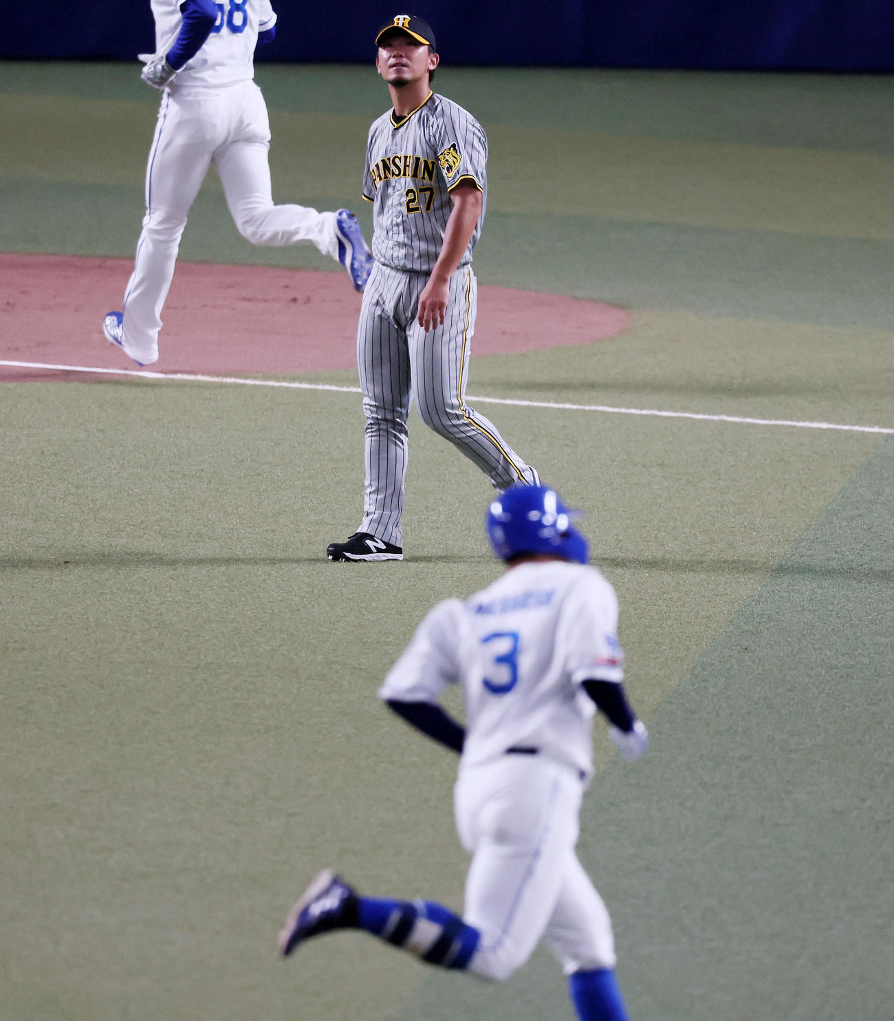 中日対阪神　2回裏中日無死二、三塁、伊藤将は高橋周に右越え3点本塁打を浴びる（撮影・加藤哉）