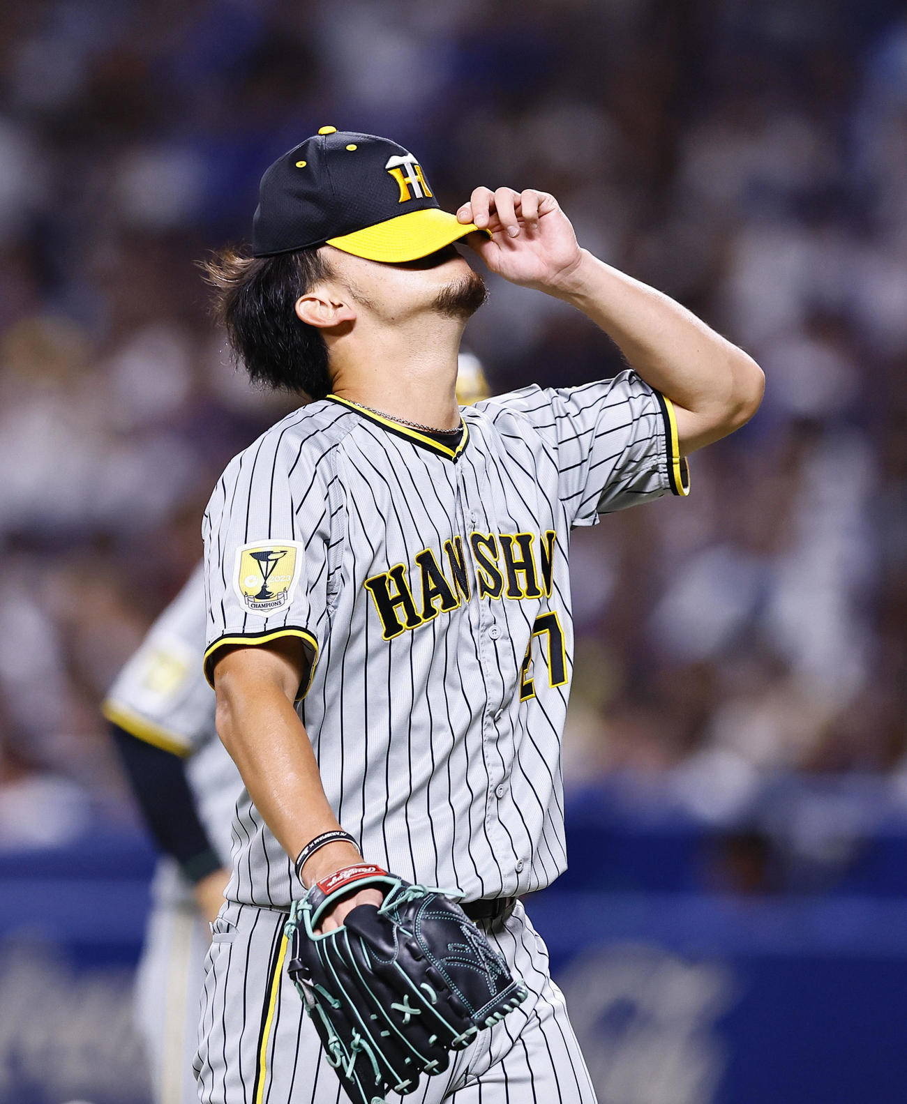 中日対阪神　逆転された2回を終え、ベンチに戻る阪神伊藤将（撮影・藤尾明華）