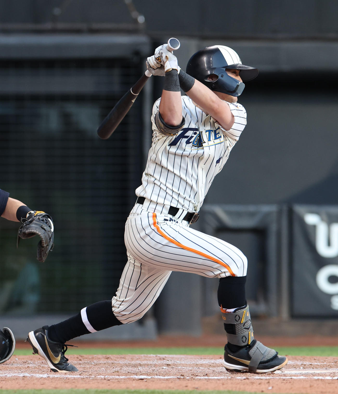 日本ハム対ソフトバンク　8回裏日本ハム2死一、三塁、上川畑は中前適時打を放つ（撮影・佐藤翔太）