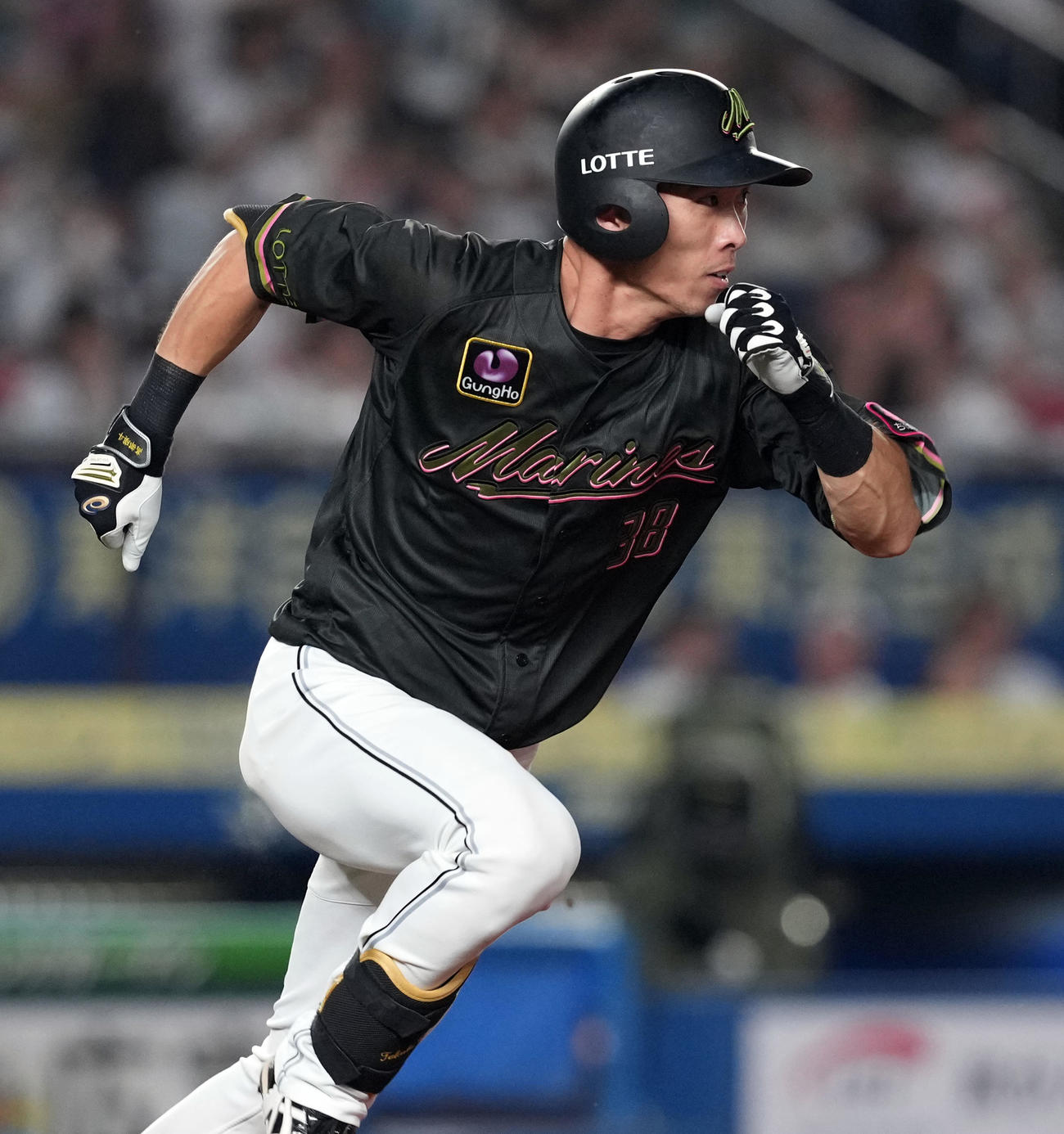 ロッテ対オリックス　4回裏ロッテ2死一、三塁、2点適時三塁打を放つ高部（撮影・たえ見朱実）