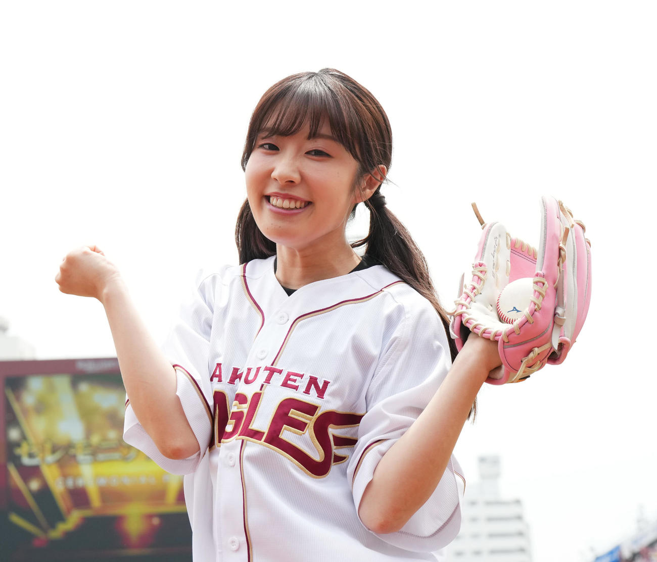 楽天対西武　セレモニアルピッチを終え、引き揚げるラブライブ！黒澤ルビィ降幡愛（撮影・菅敏）