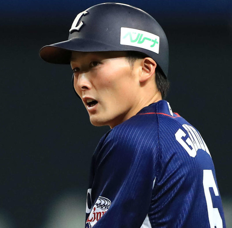 2017年4月1日、日本ハム戦でプロ初安打となる左前打を放った西武源田壮亮