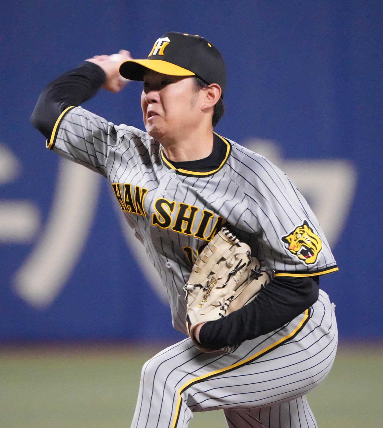 中日対阪神　1回裏、登板する阪神先発の西勇（撮影・森本幸一）