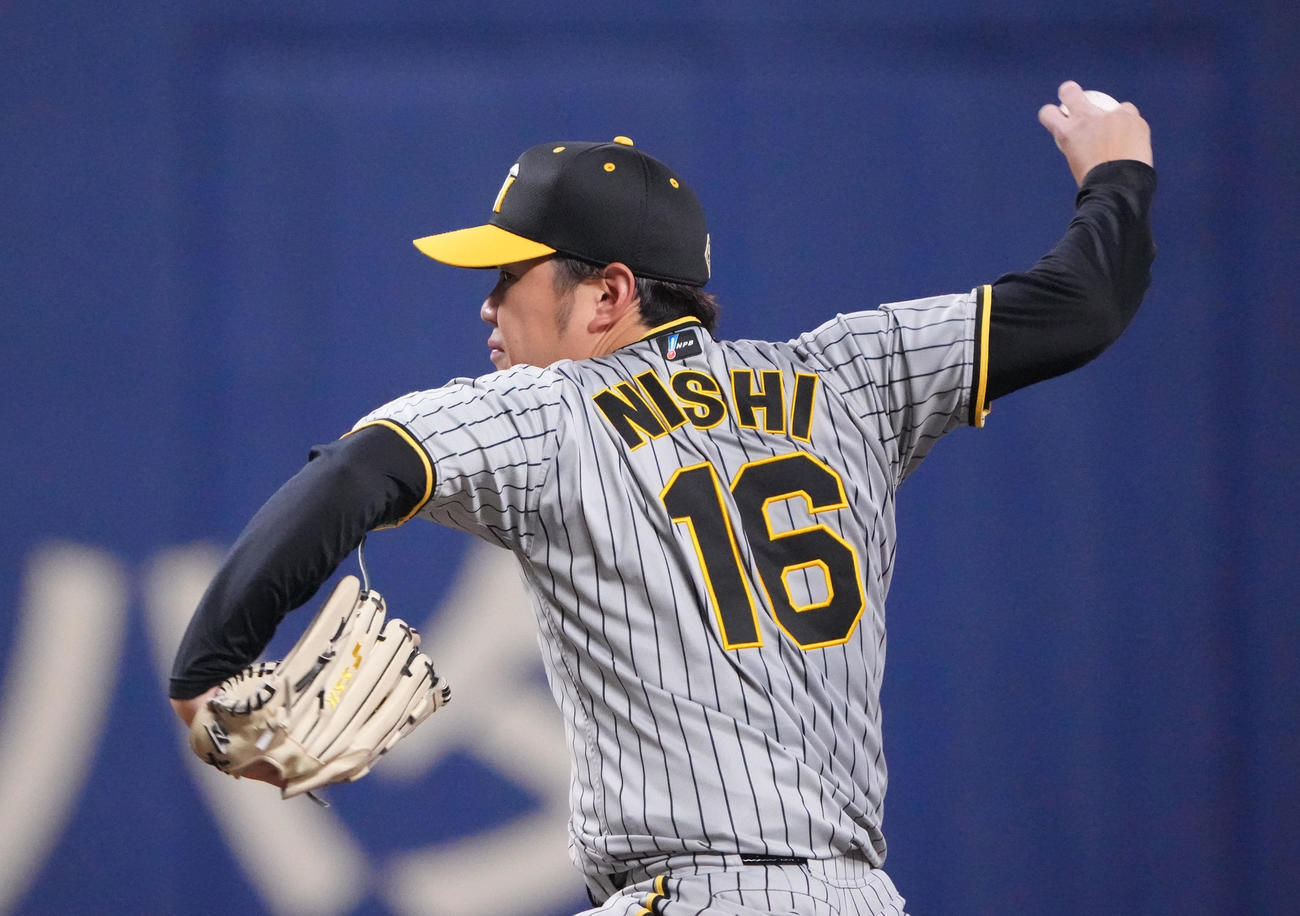 中日対阪神　1回裏、登板する阪神先発の西勇（撮影・森本幸一）