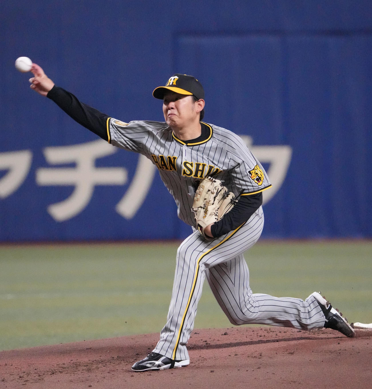 中日対阪神　1回裏、登板する阪神先発の西勇（撮影・森本幸一）